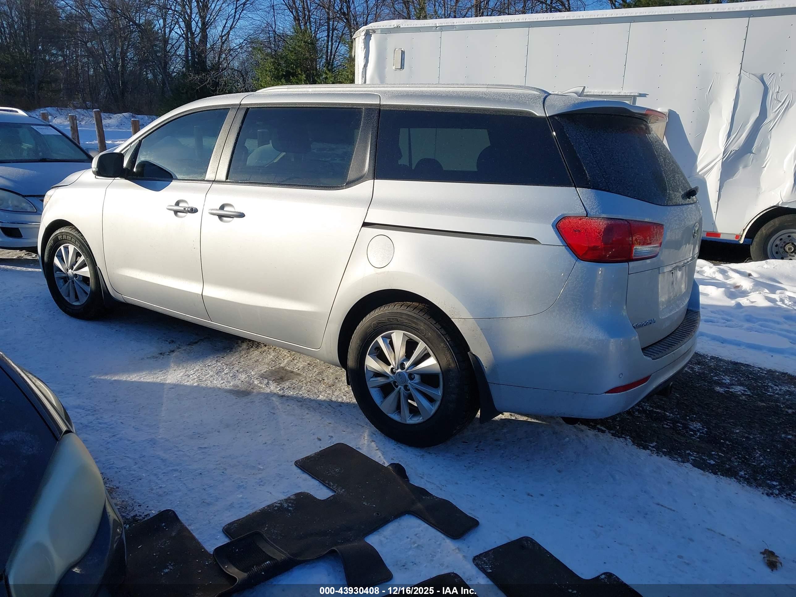 KIA SEDONA image 3