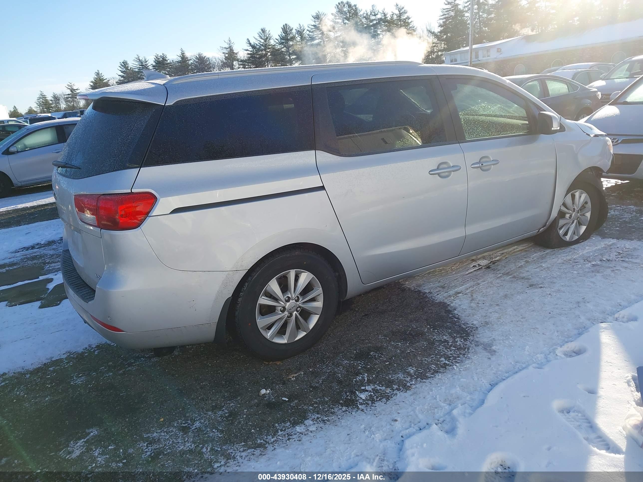 KIA SEDONA image 4