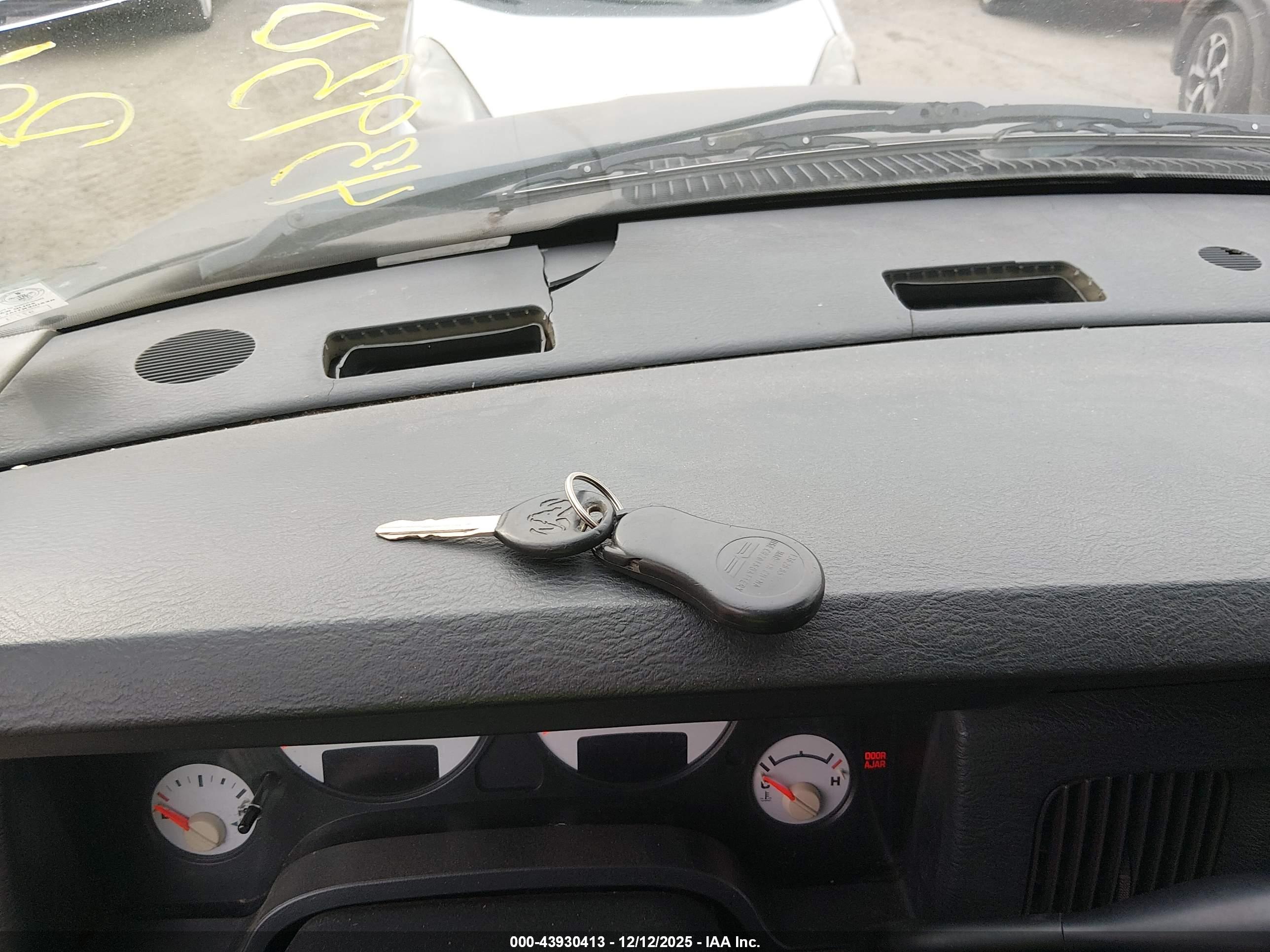 DODGE RAM image 11