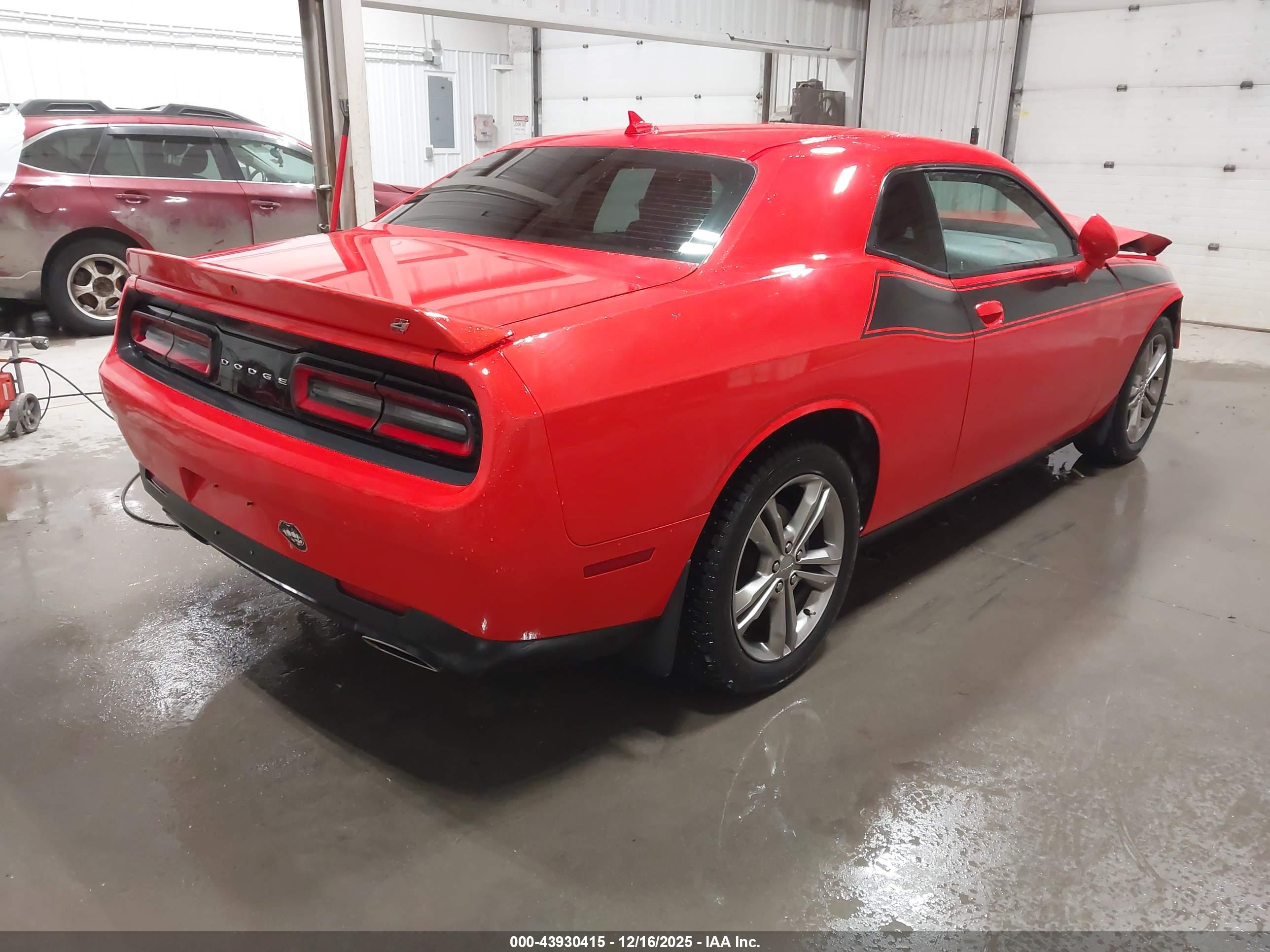 DODGE CHALLENGER image 4