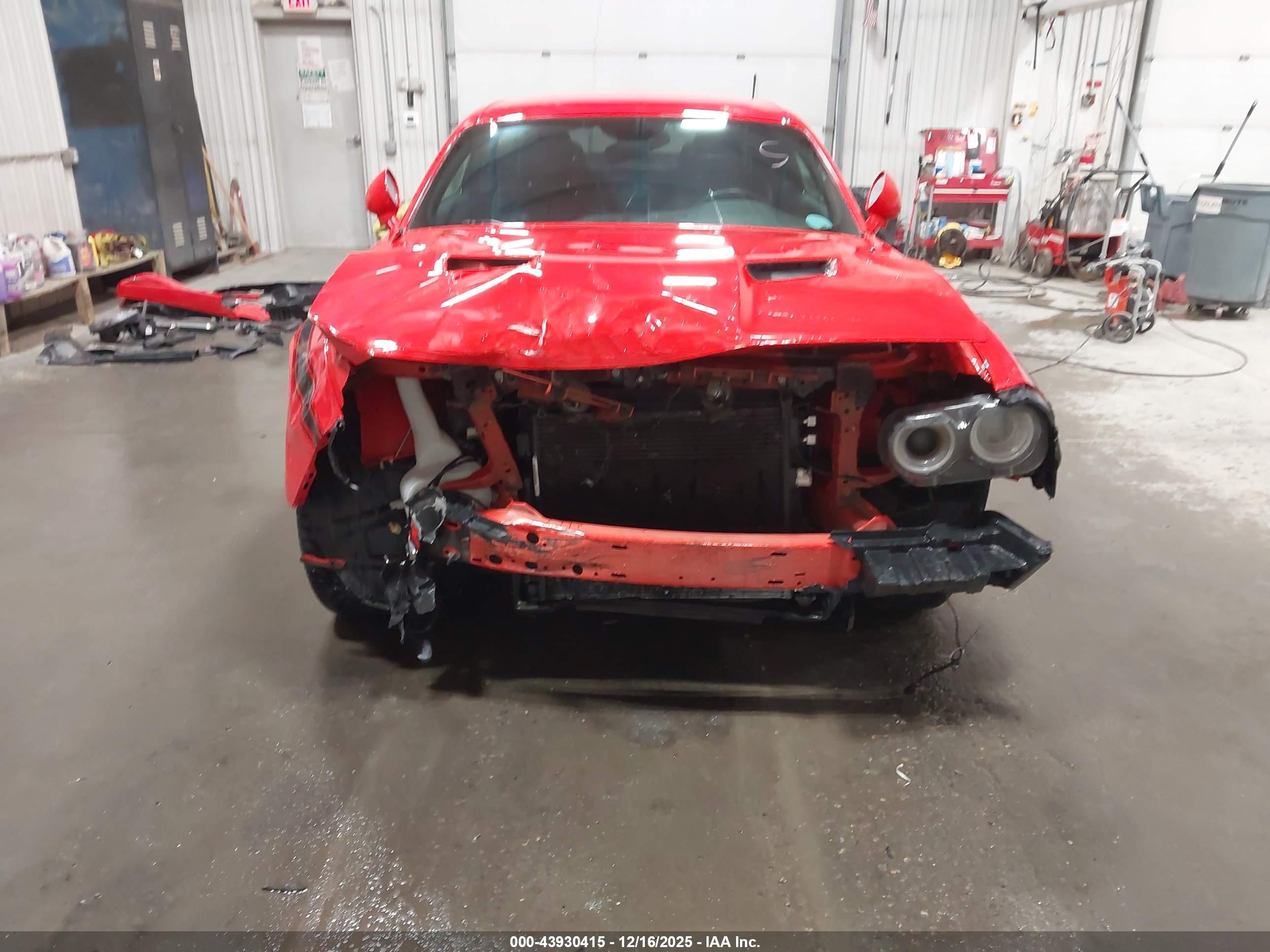 DODGE CHALLENGER image 6