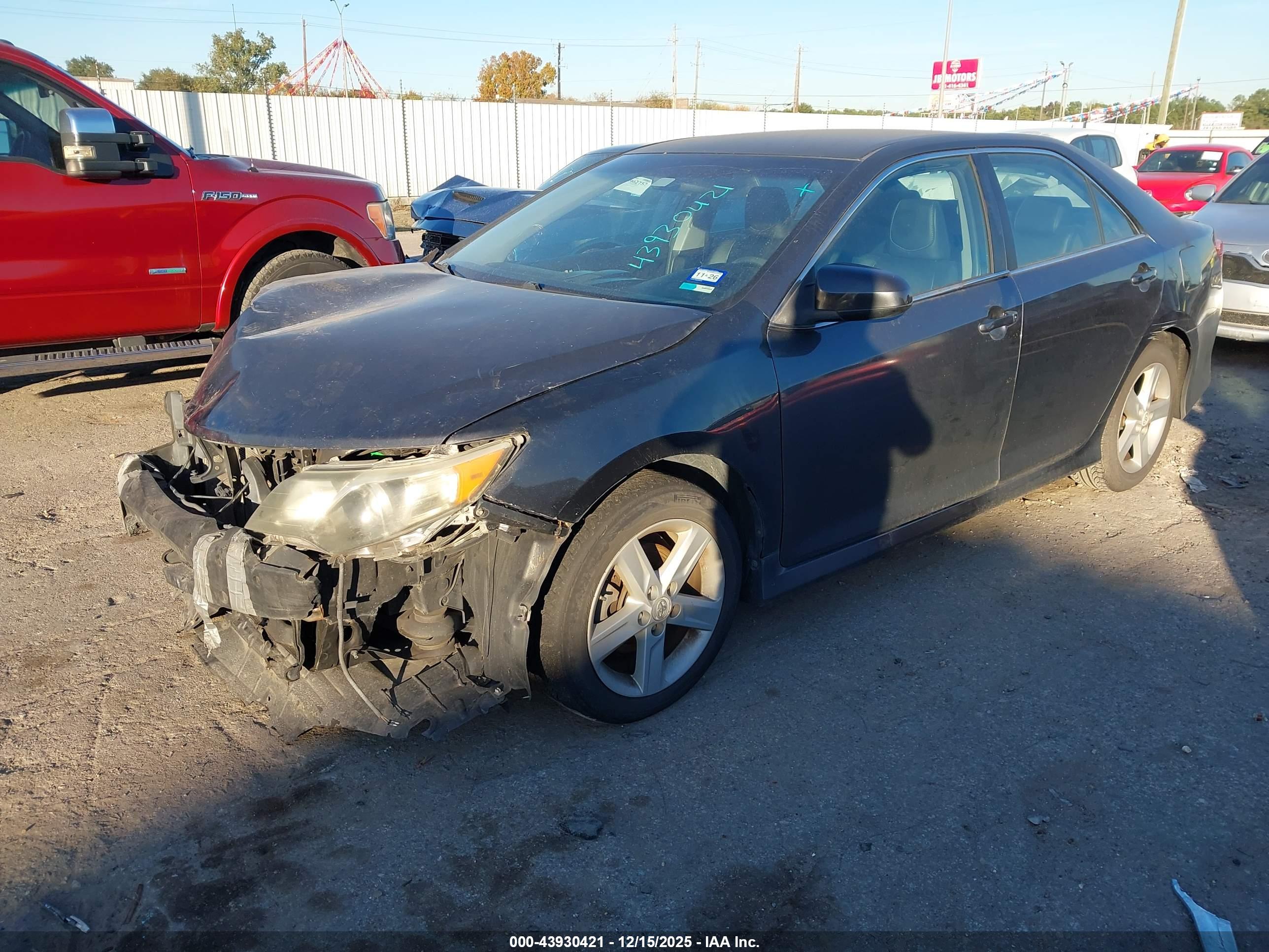 TOYOTA CAMRY image 2