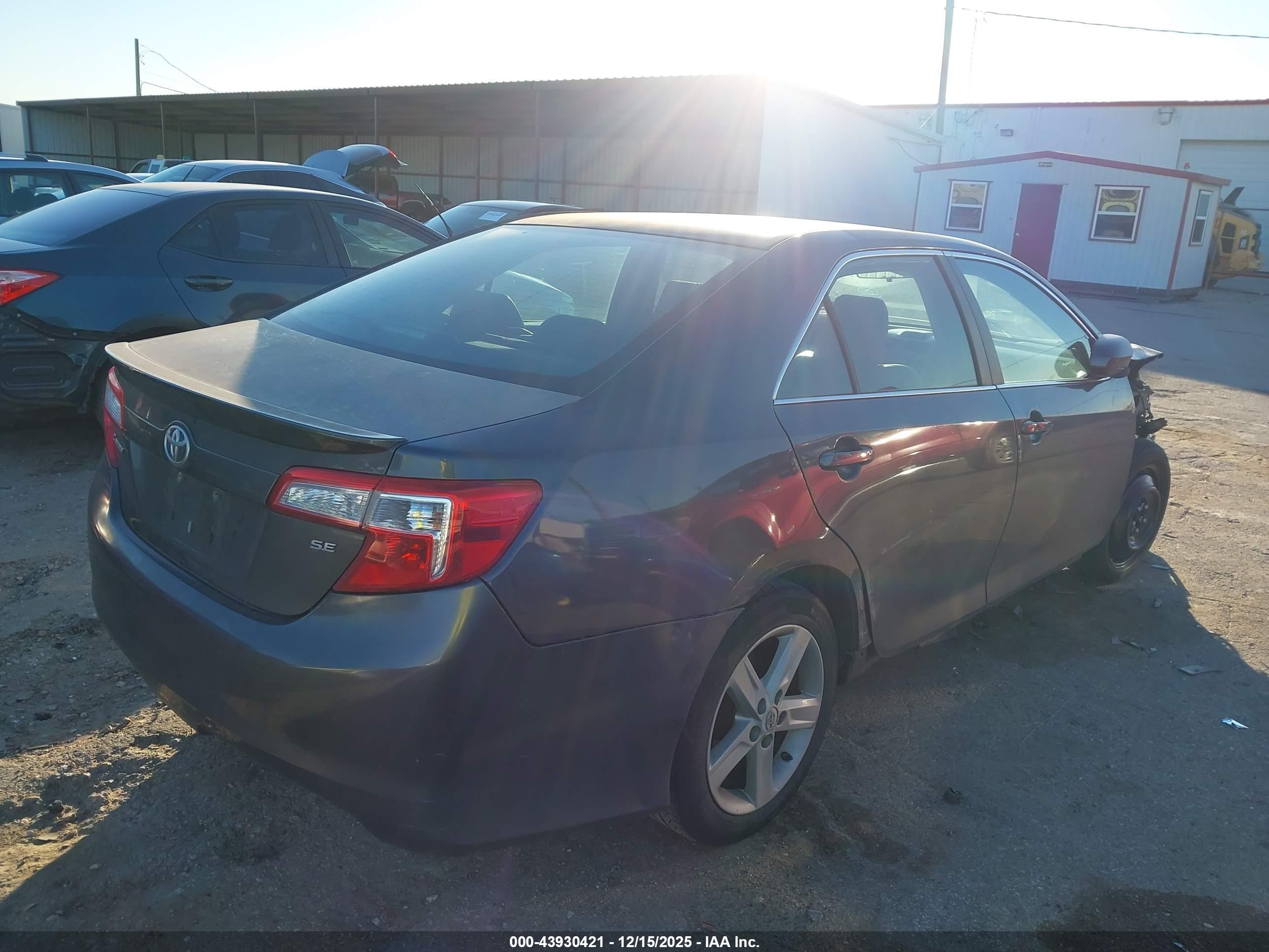 TOYOTA CAMRY image 4