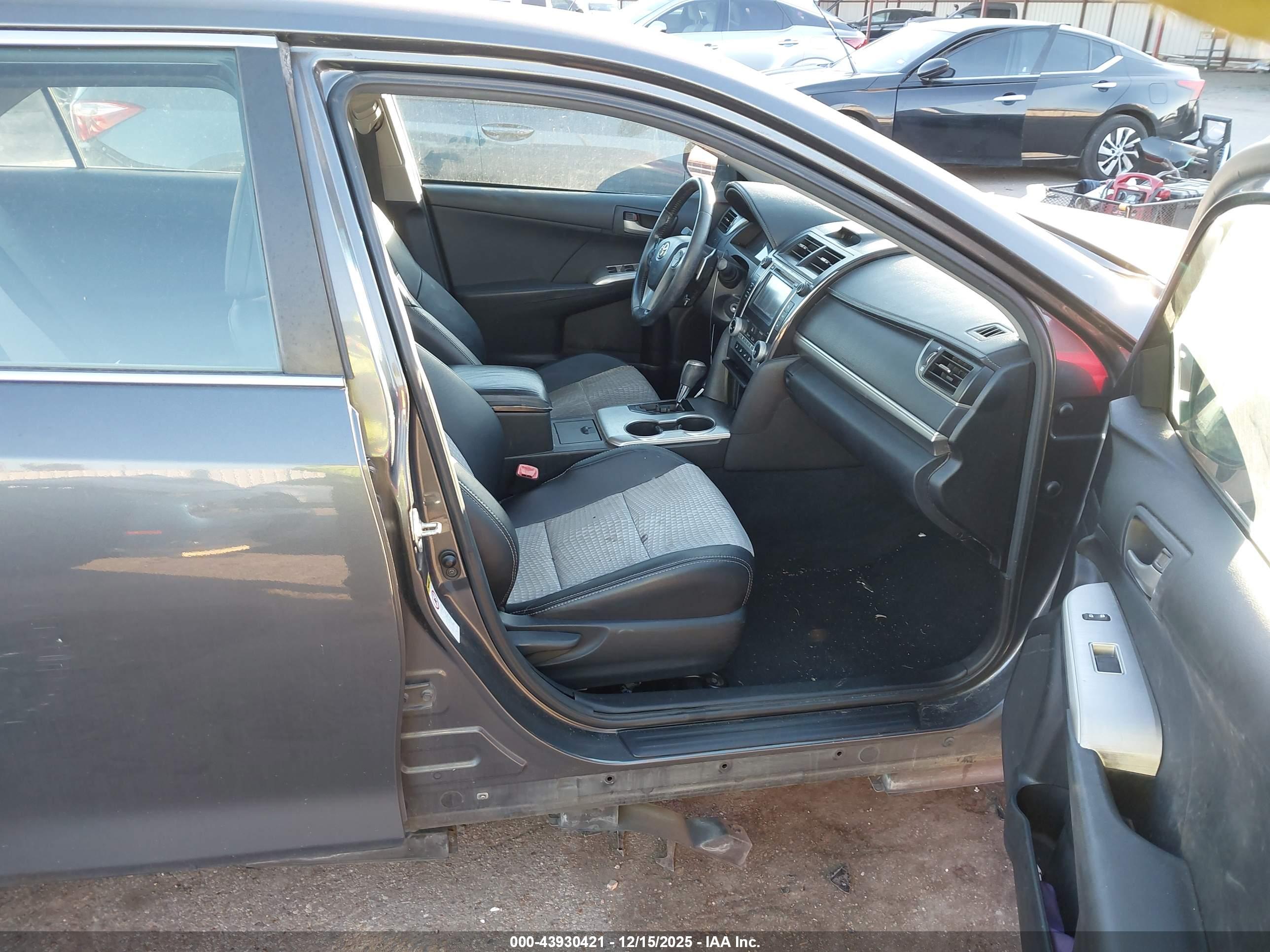 TOYOTA CAMRY image 5