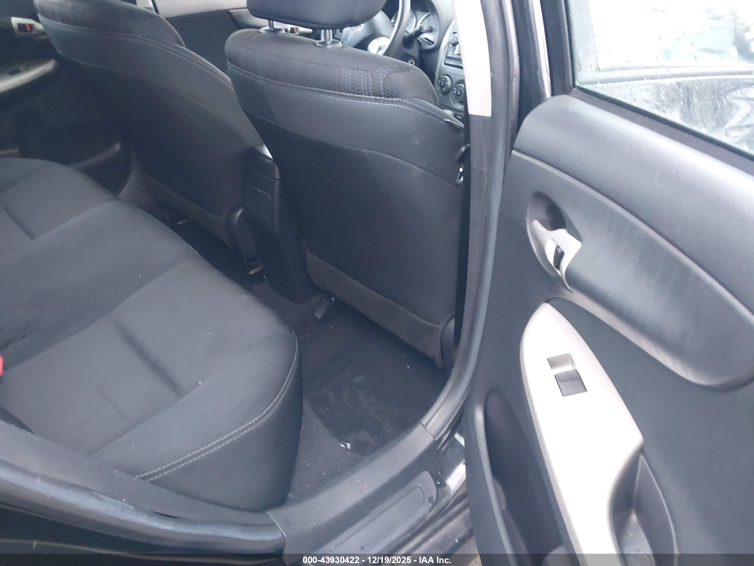 TOYOTA COROLLA image 8