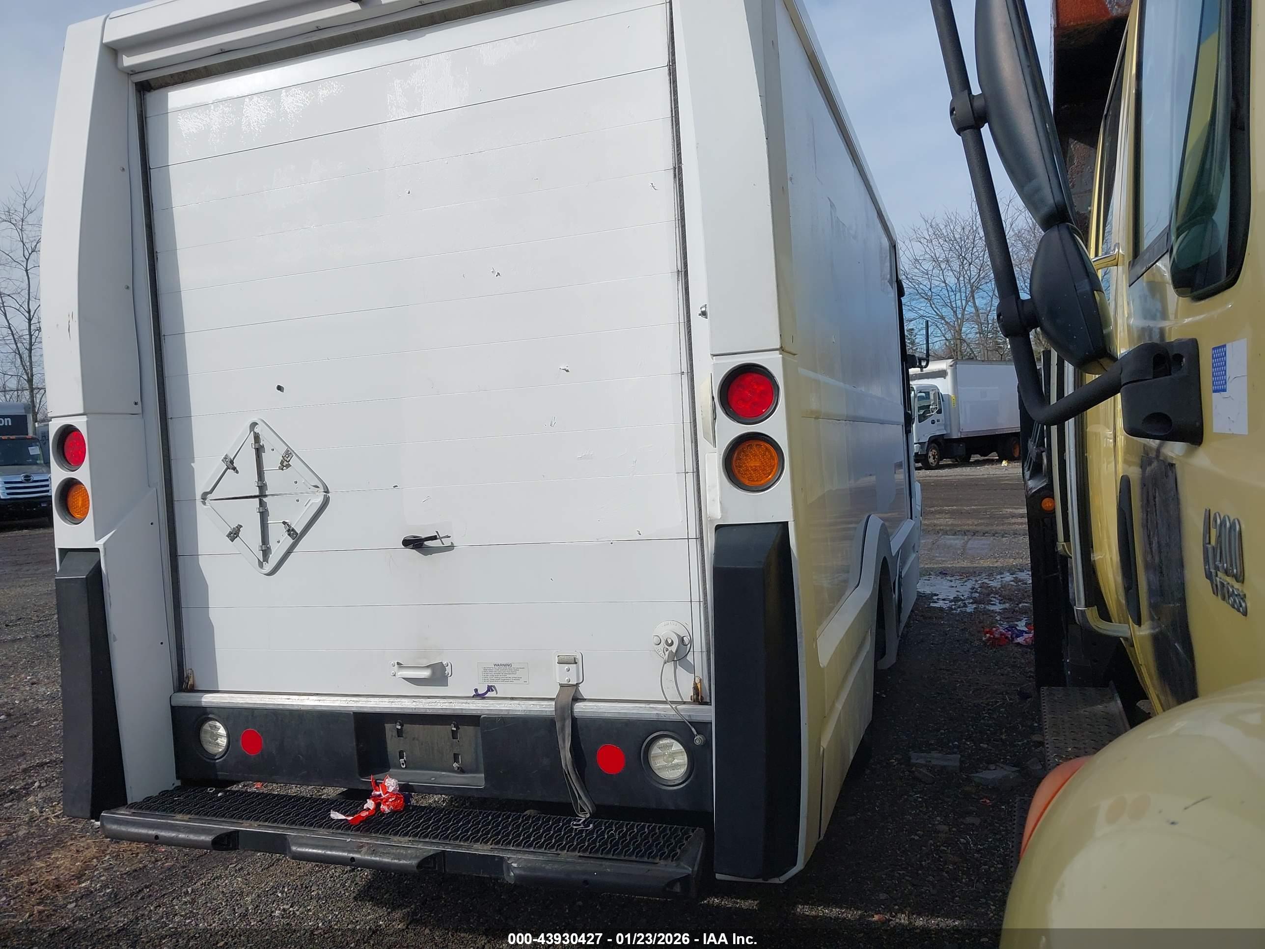 ISUZU REACH image 4