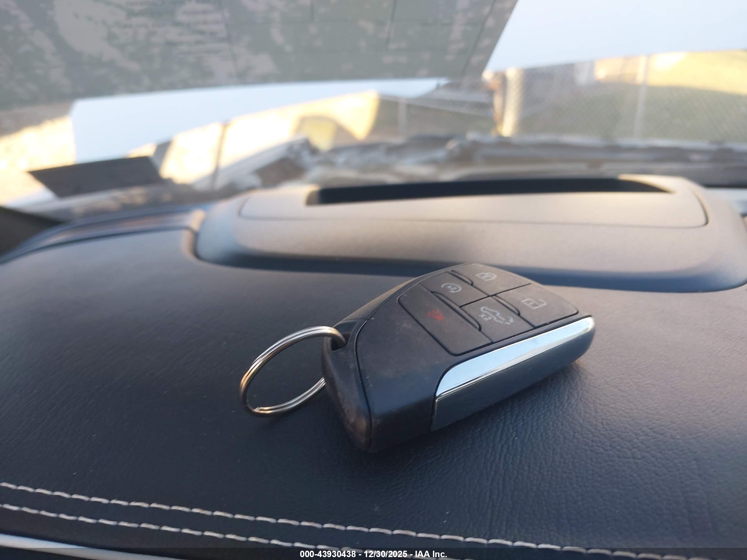 GMC SIERRA image 11