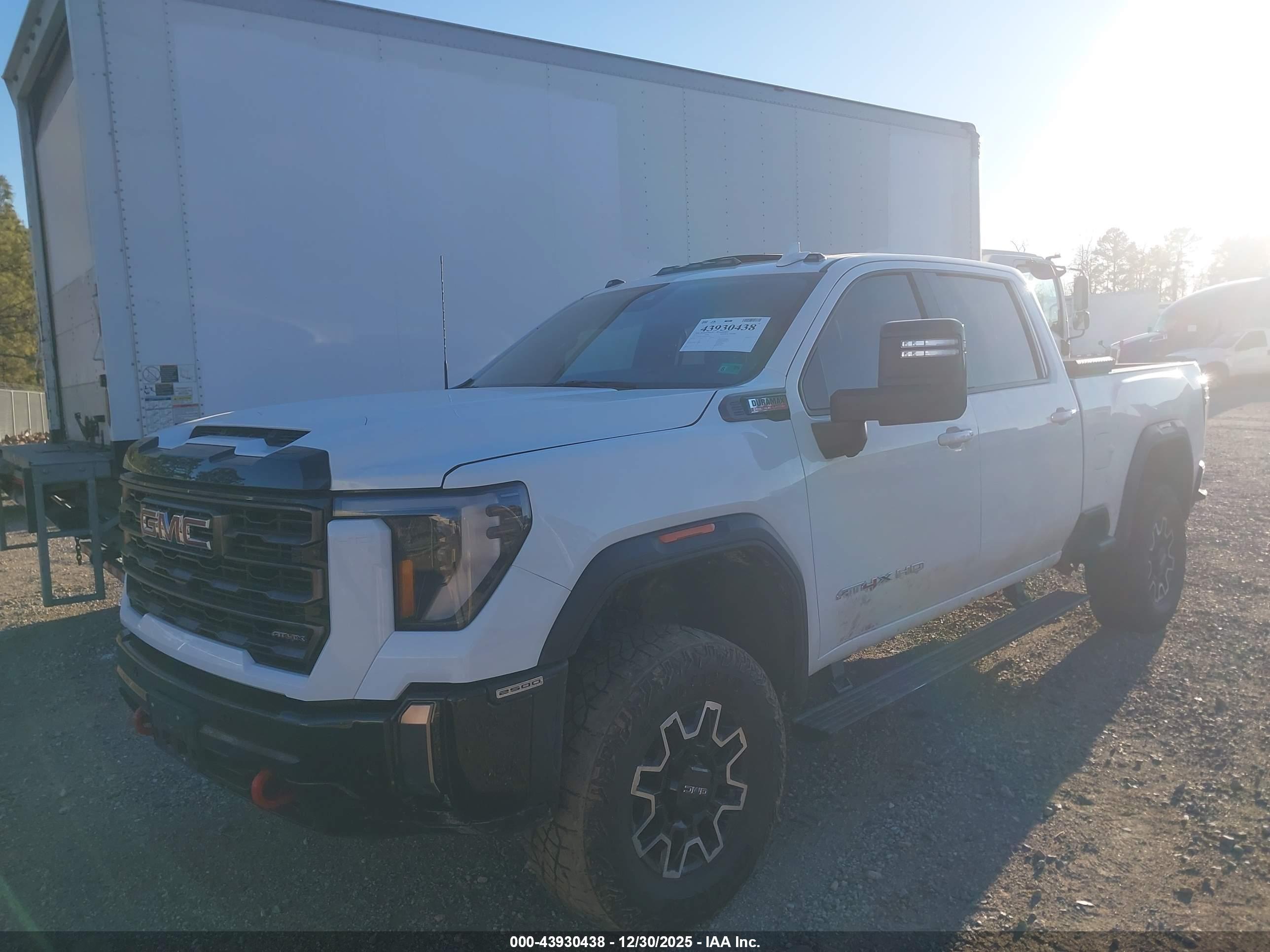 GMC SIERRA image 2