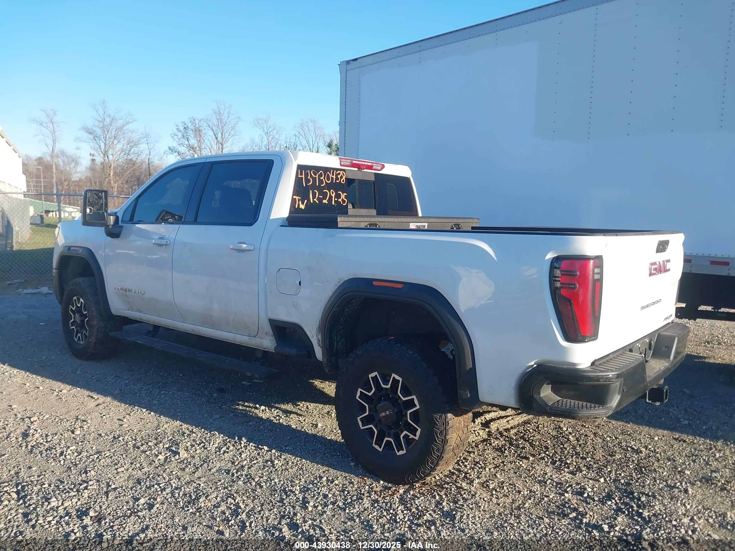 GMC SIERRA image 3