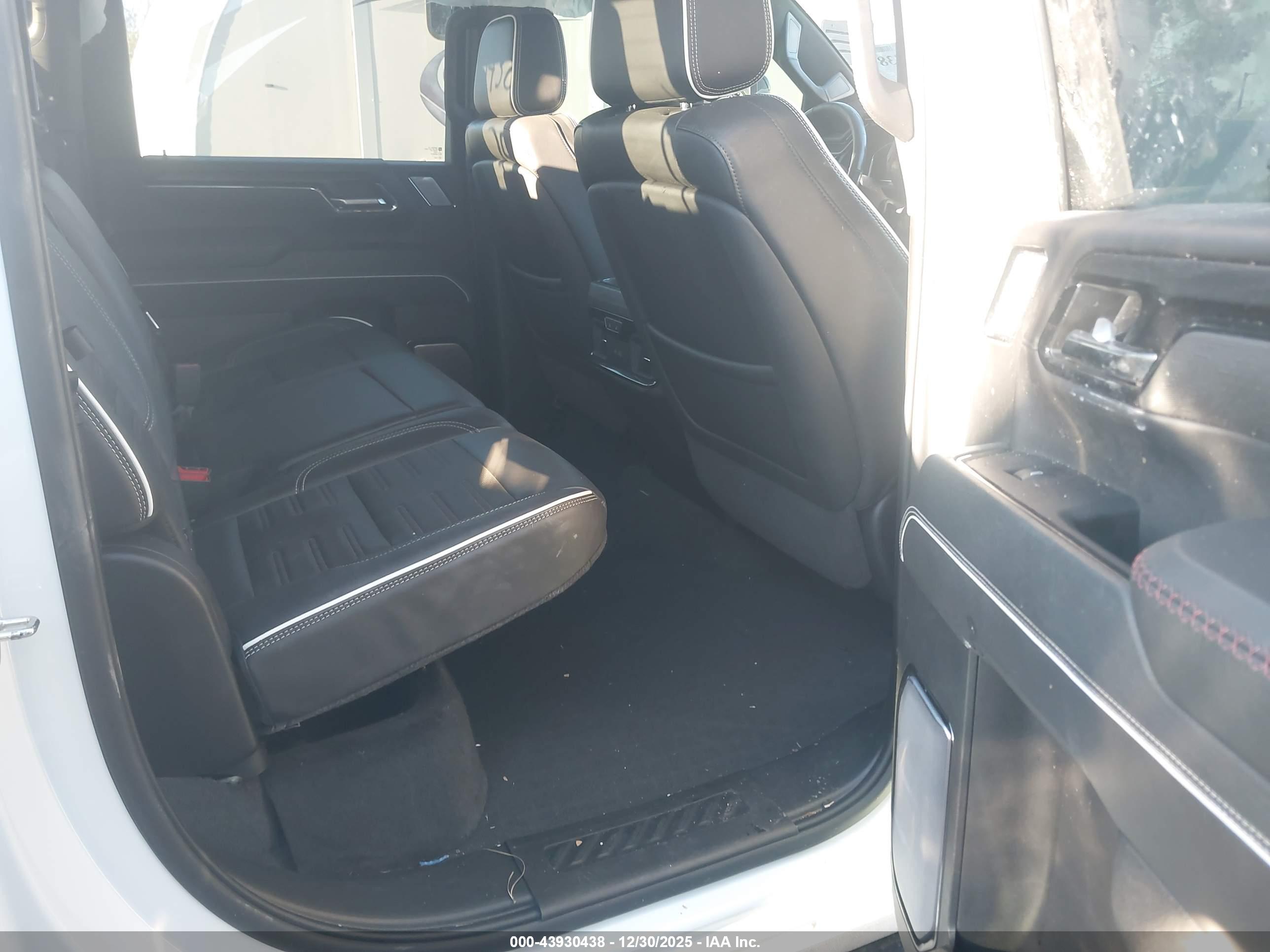 GMC SIERRA image 8