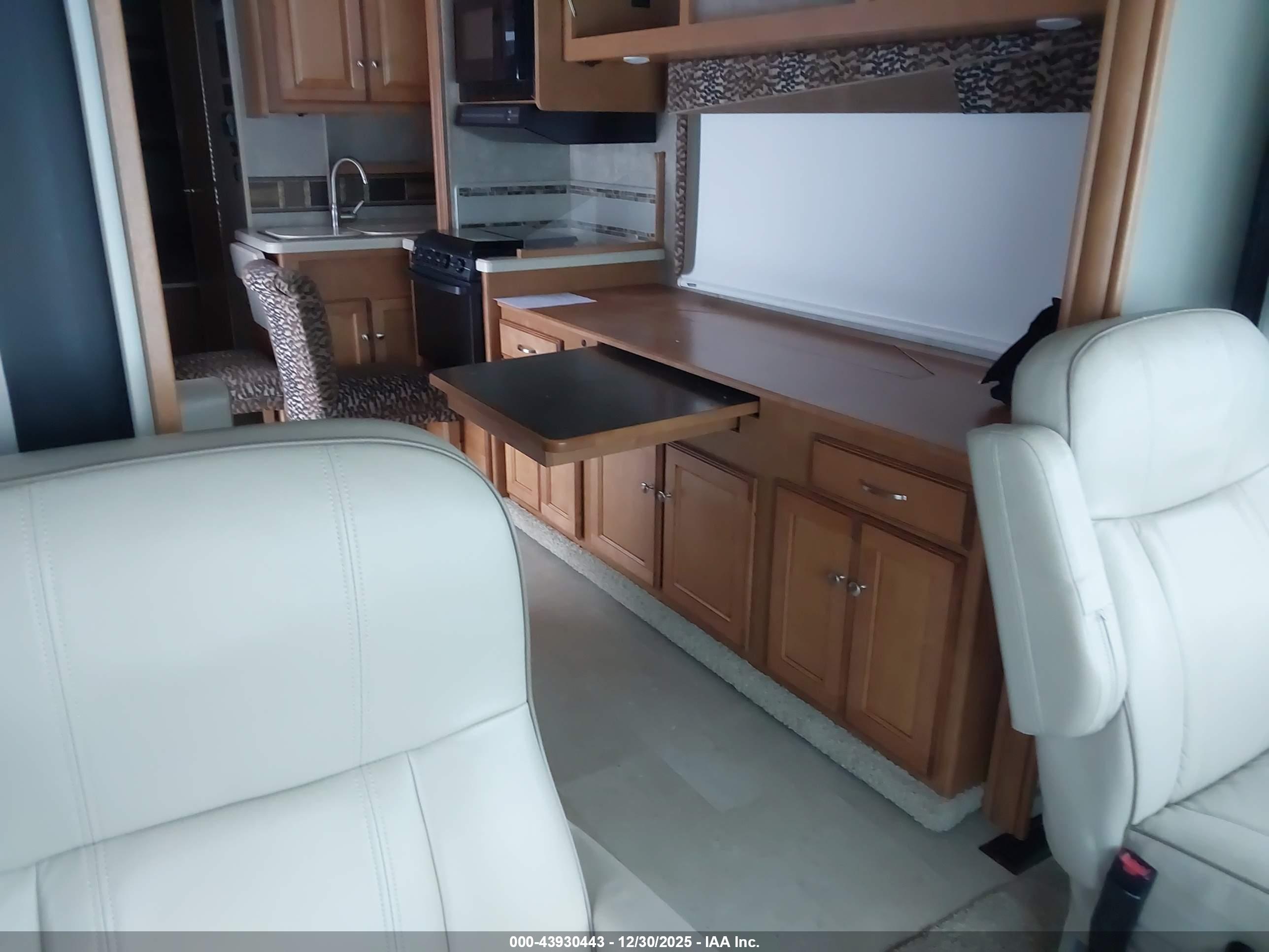 WINNEBAGO ITASCA image 5