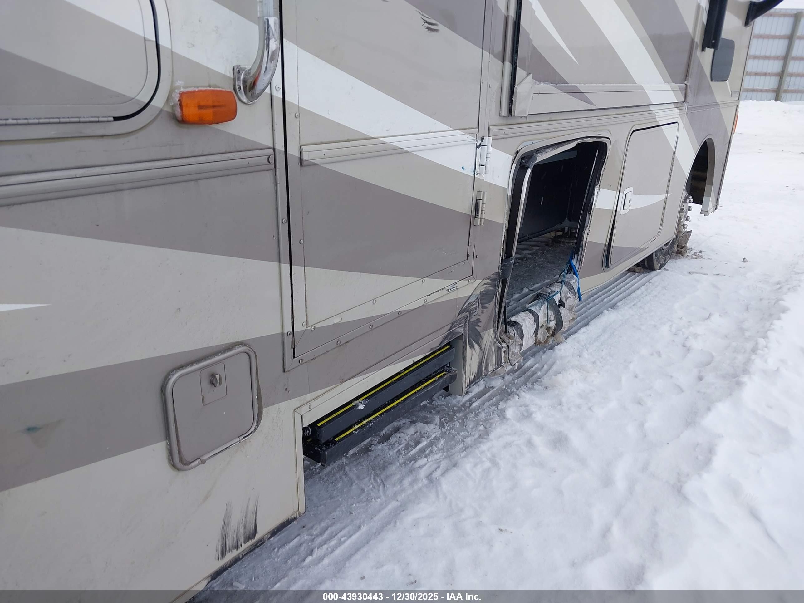 WINNEBAGO ITASCA image 6