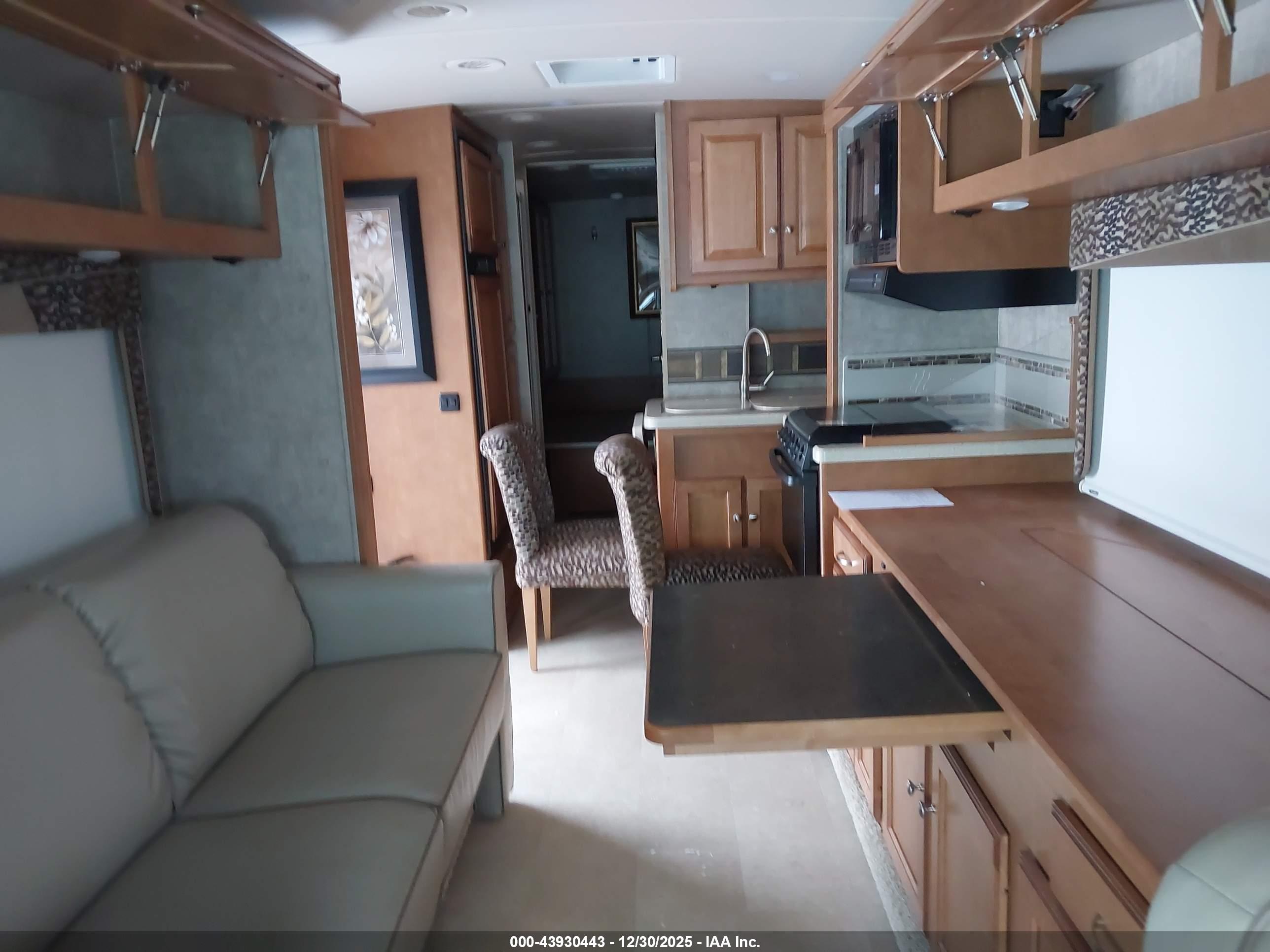 WINNEBAGO ITASCA image 8