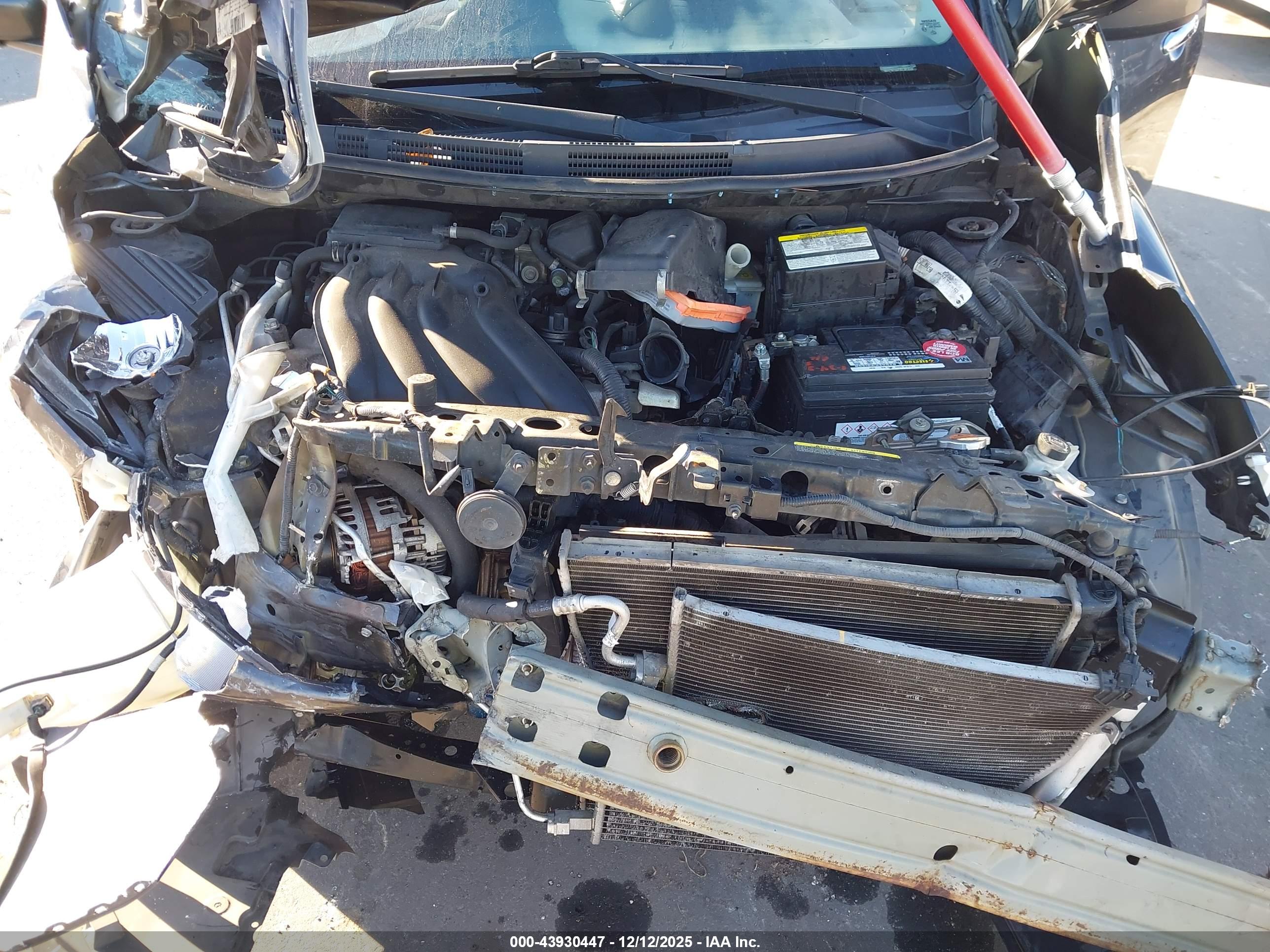 NISSAN VERSA image 10