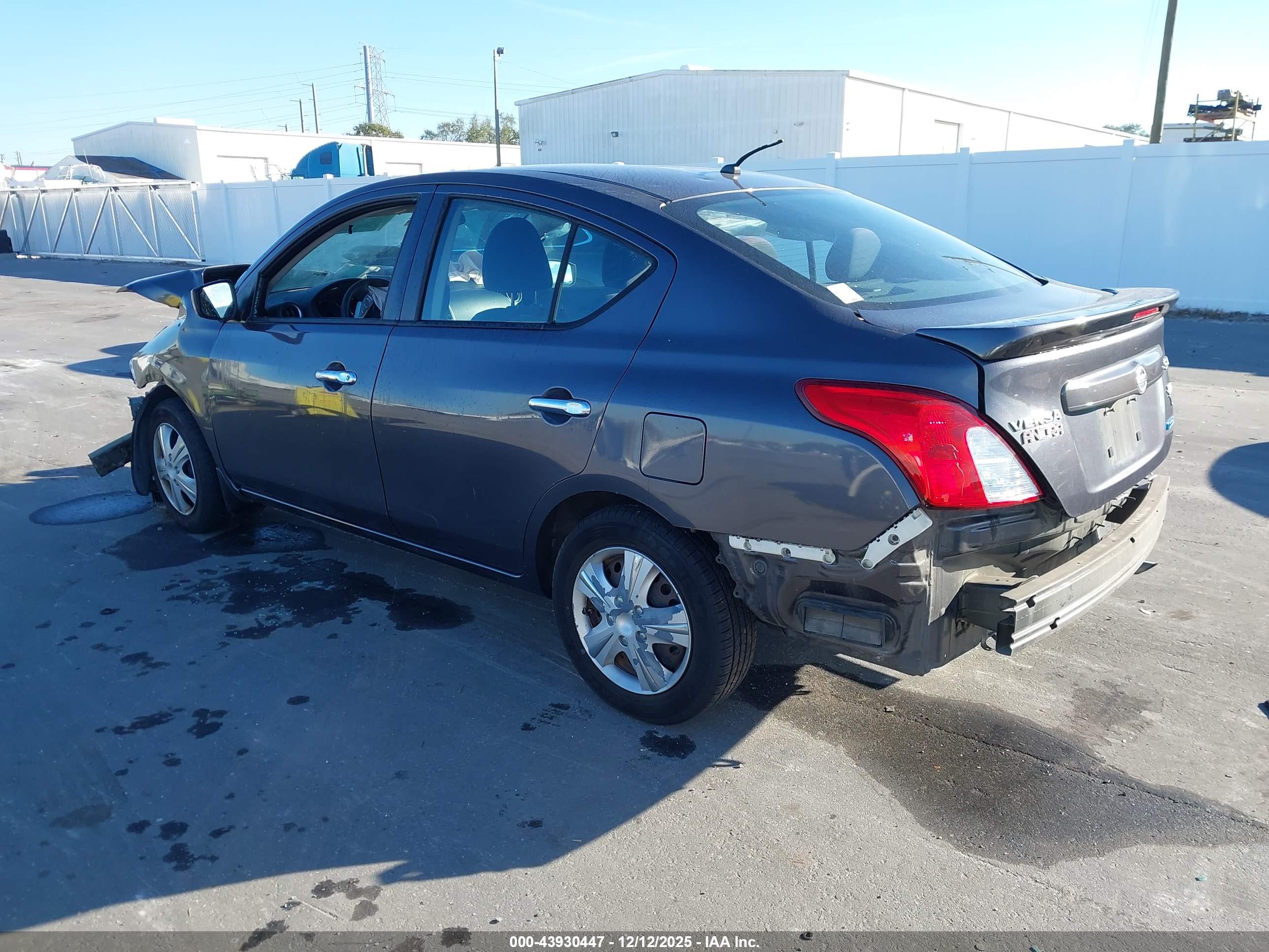 NISSAN VERSA image 3