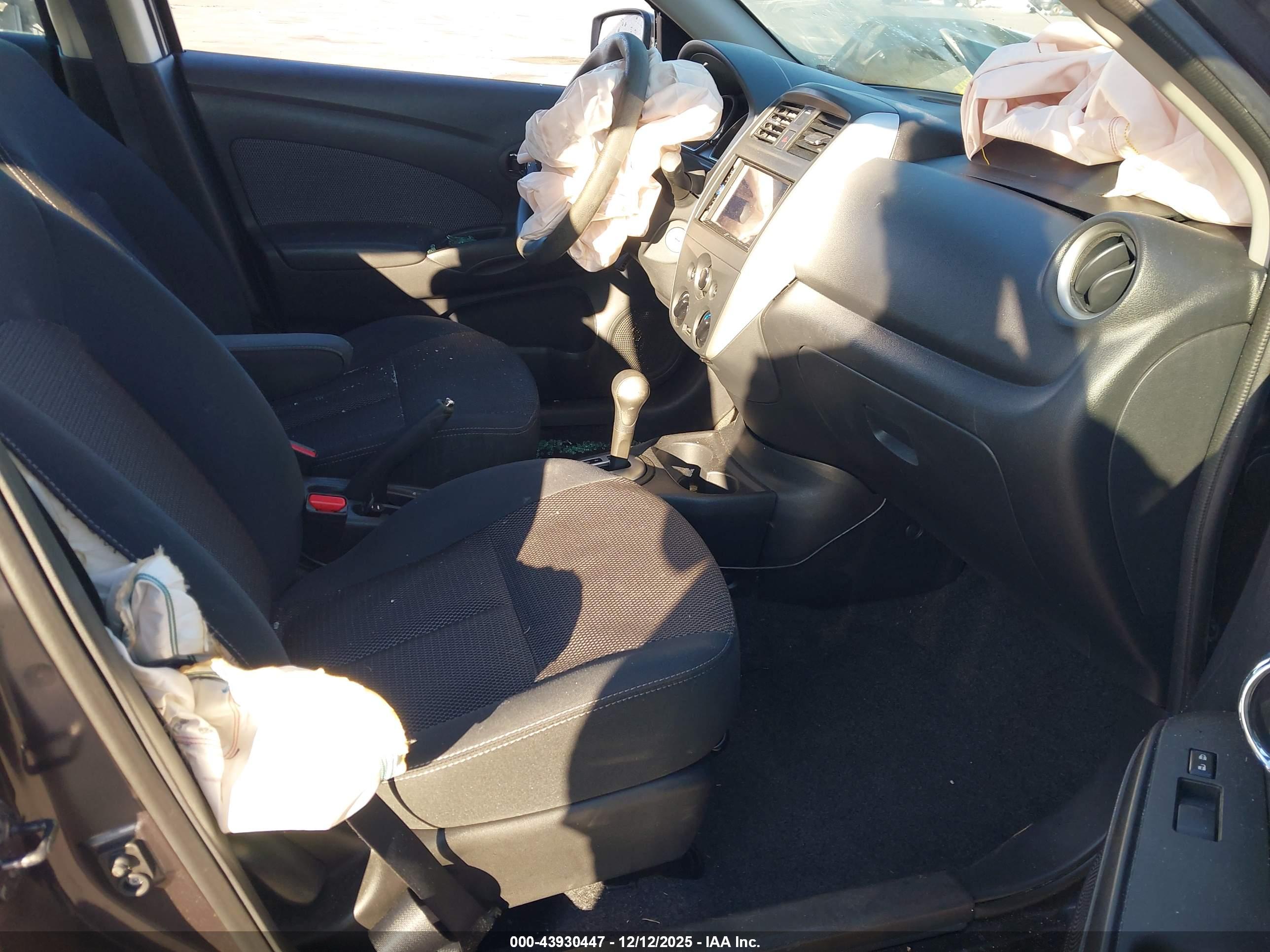NISSAN VERSA image 5