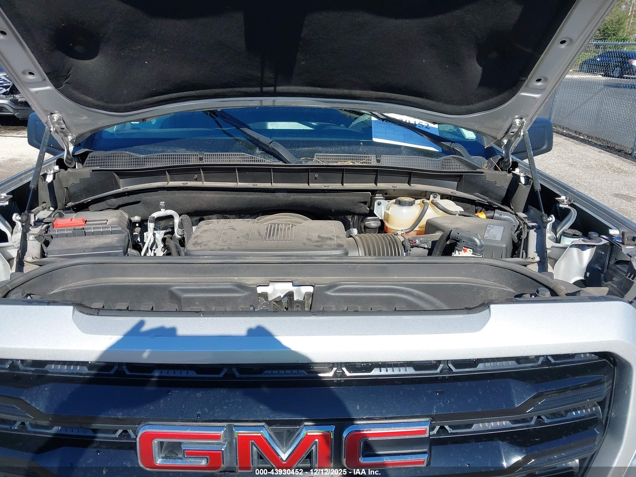 GMC SIERRA image 10