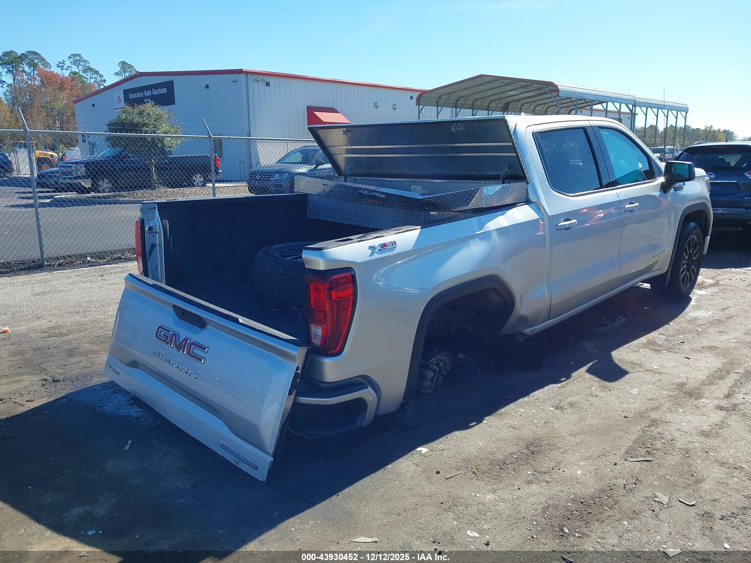 GMC SIERRA image 4