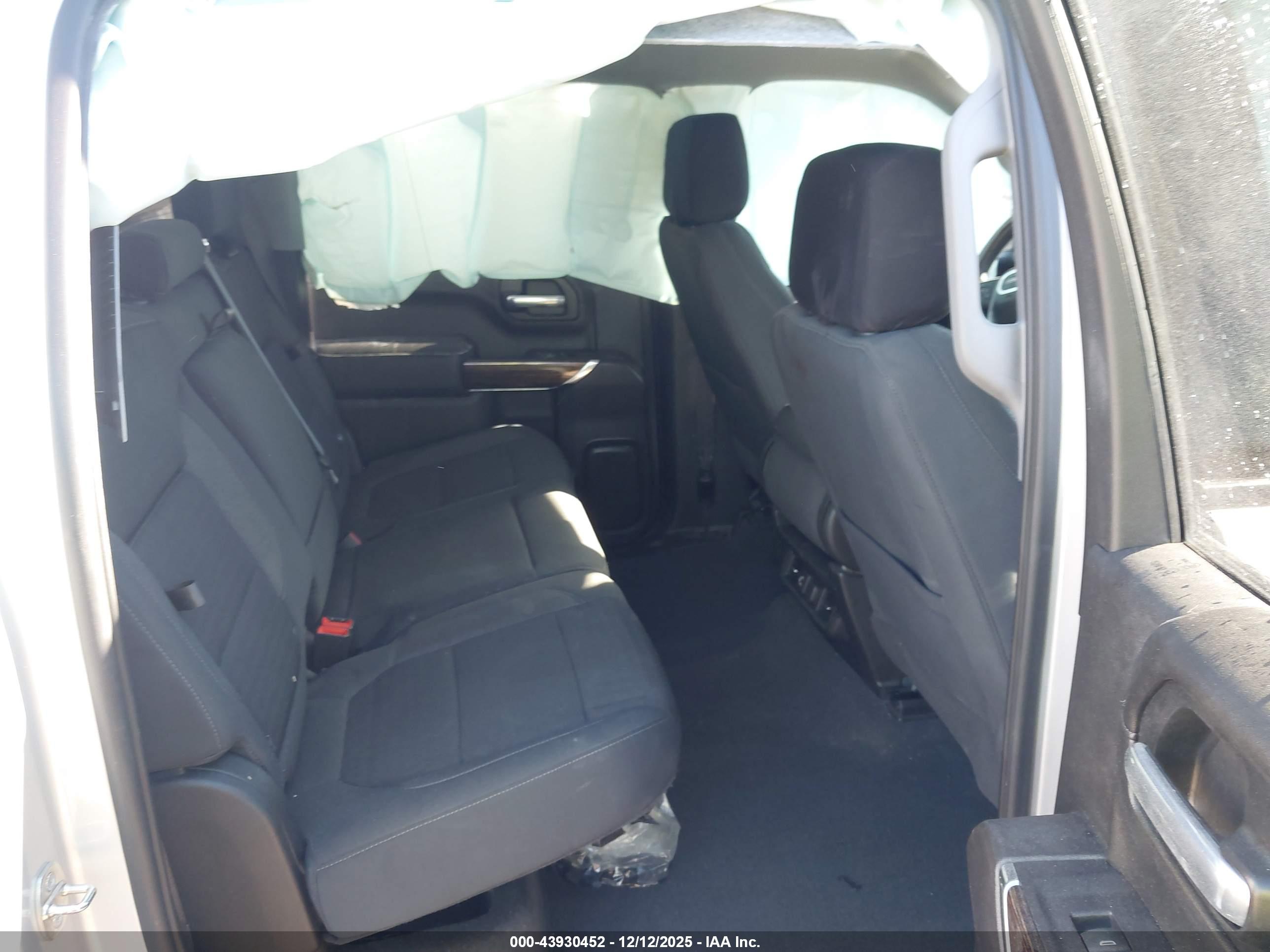 GMC SIERRA image 8