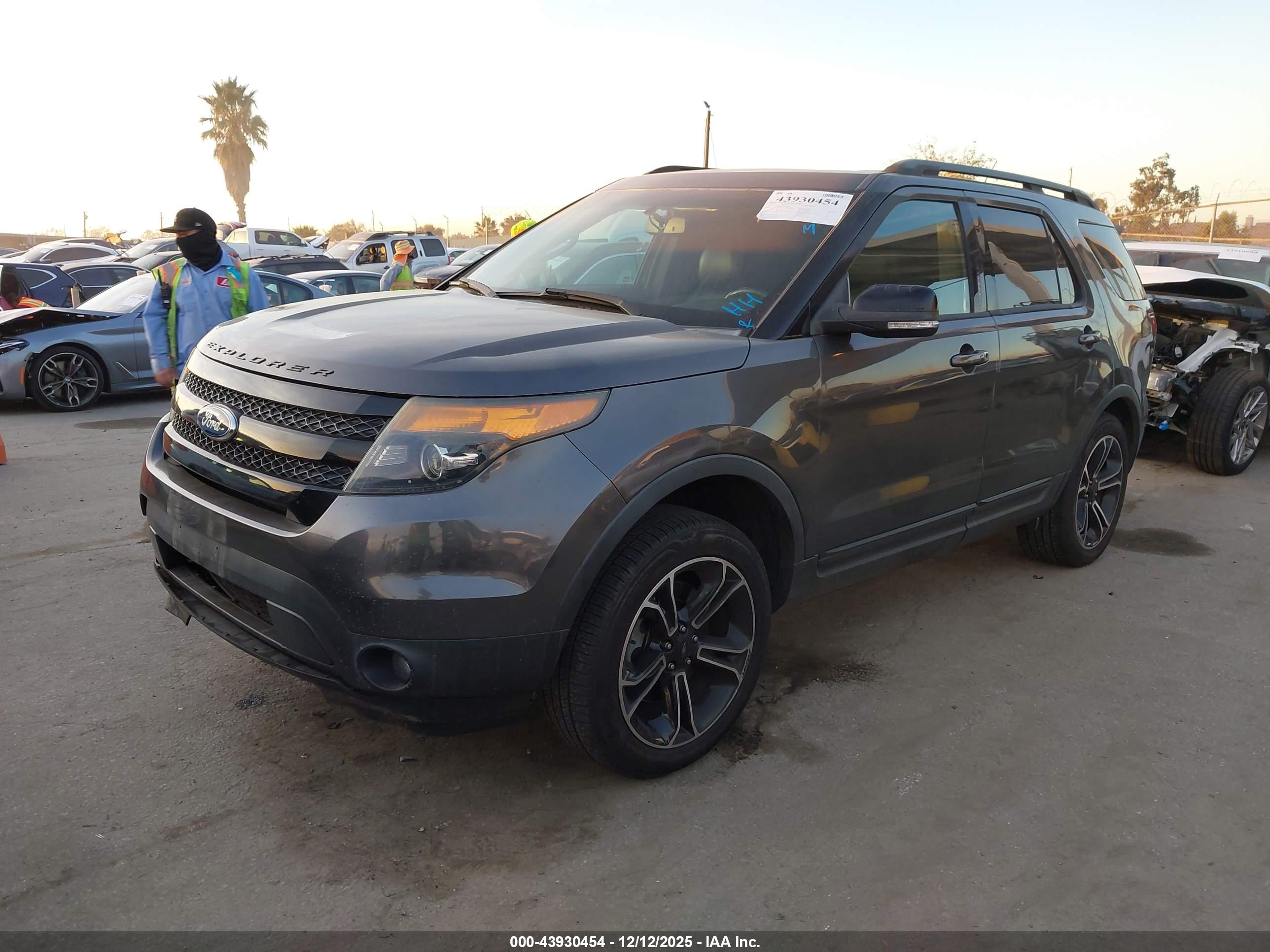 FORD EXPLORER image 2