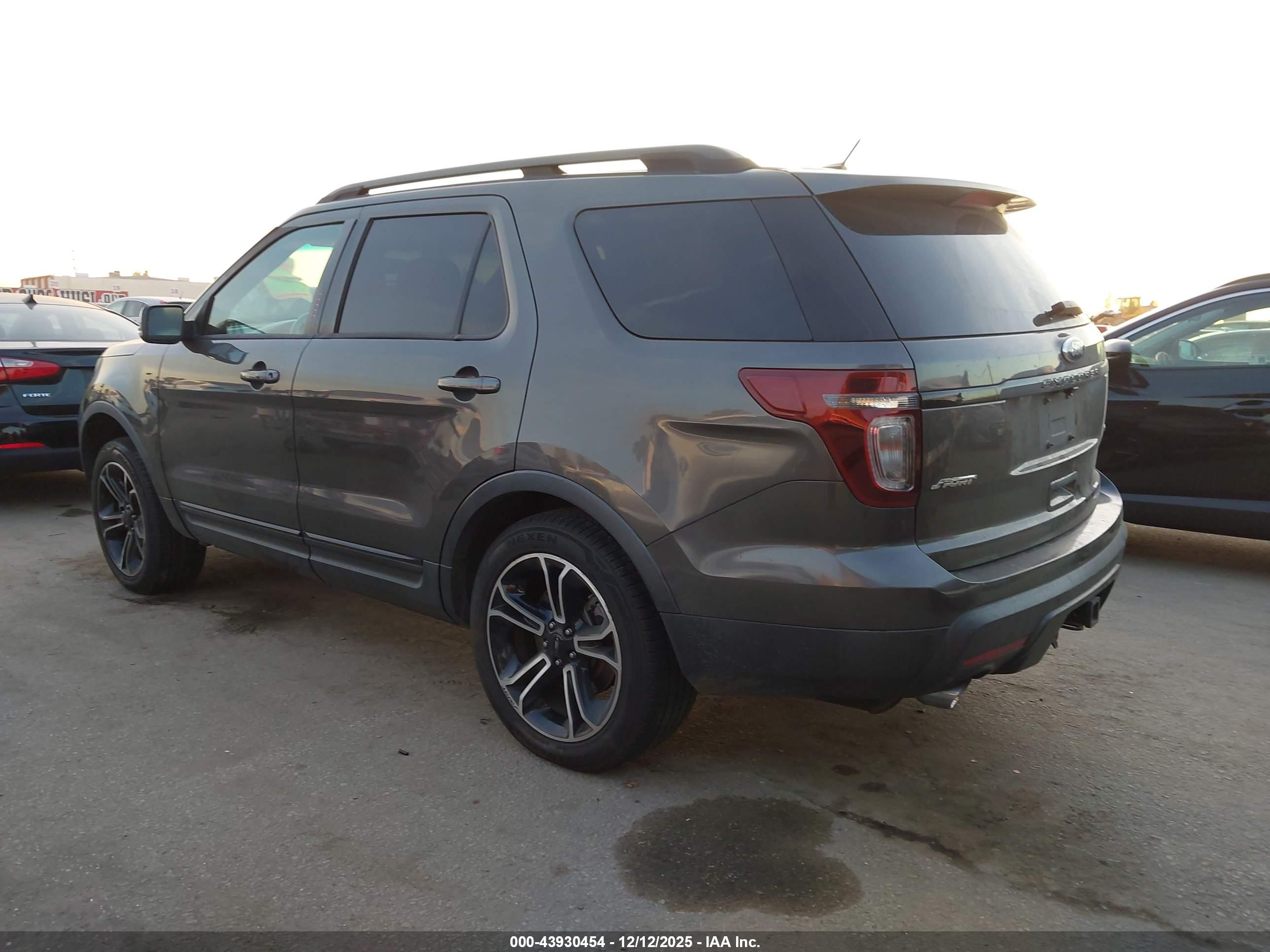 FORD EXPLORER image 3