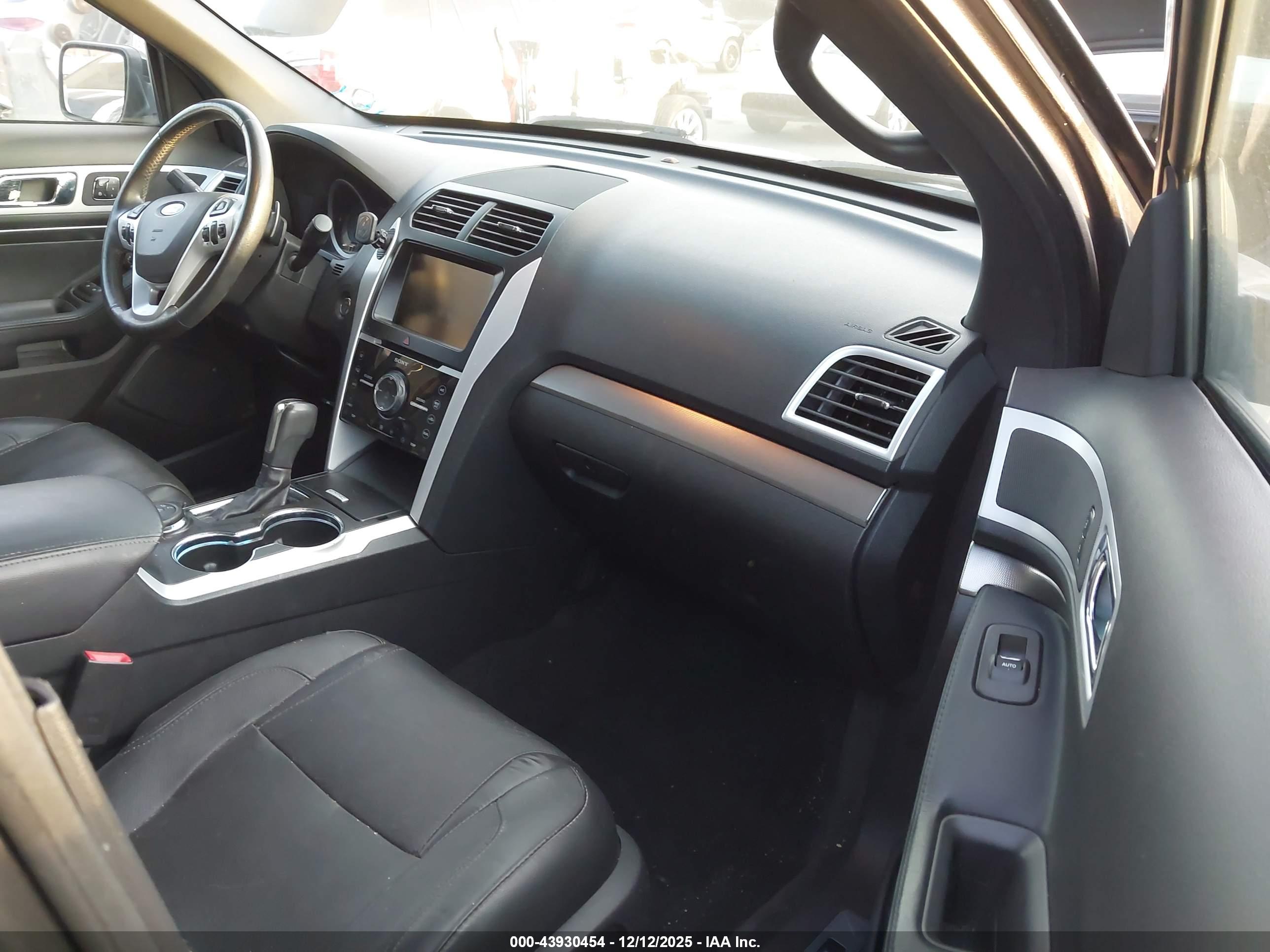 FORD EXPLORER image 5