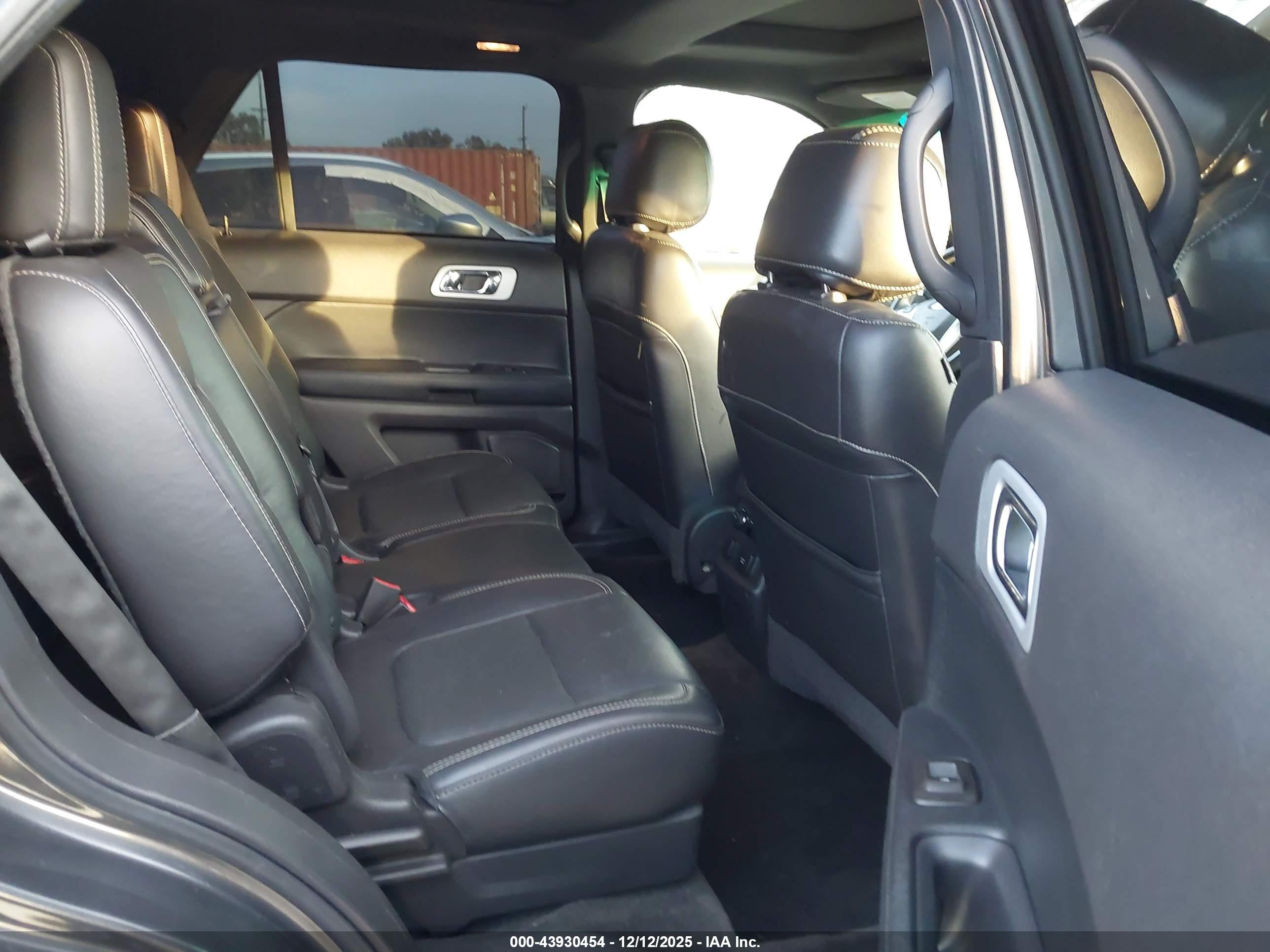 FORD EXPLORER image 8