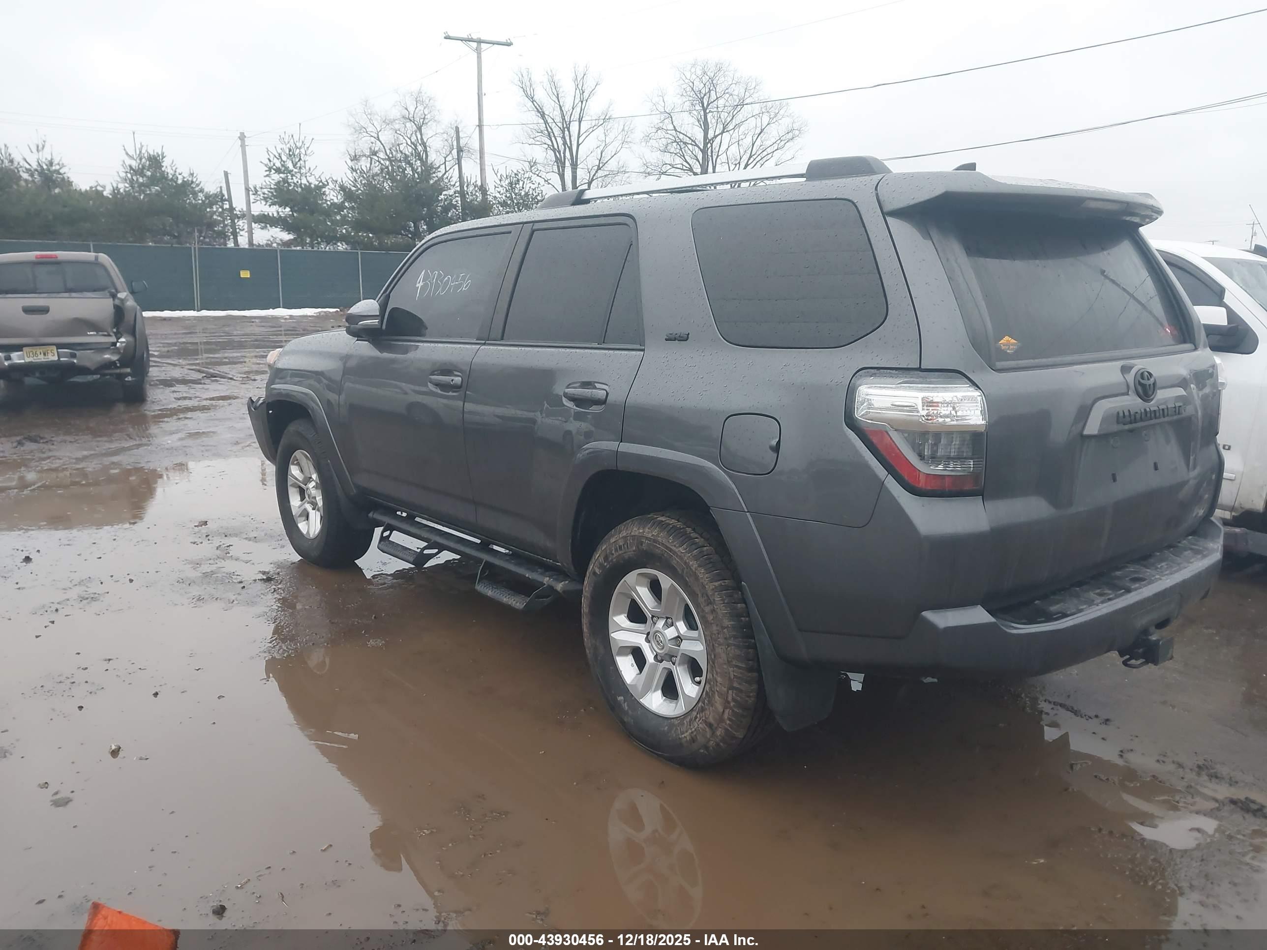 TOYOTA 4RUNNER image 3