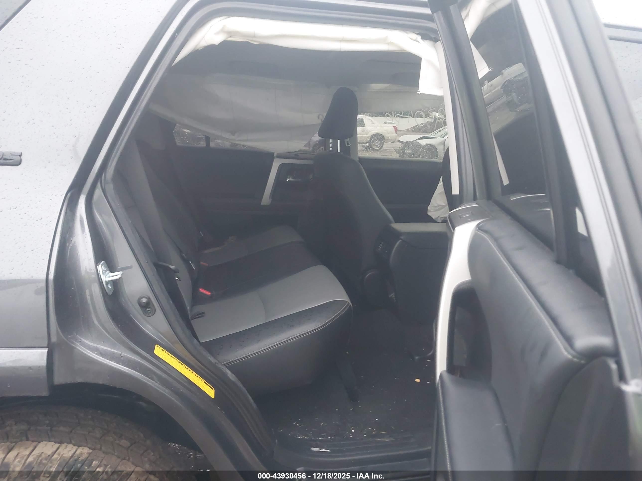 TOYOTA 4RUNNER image 8