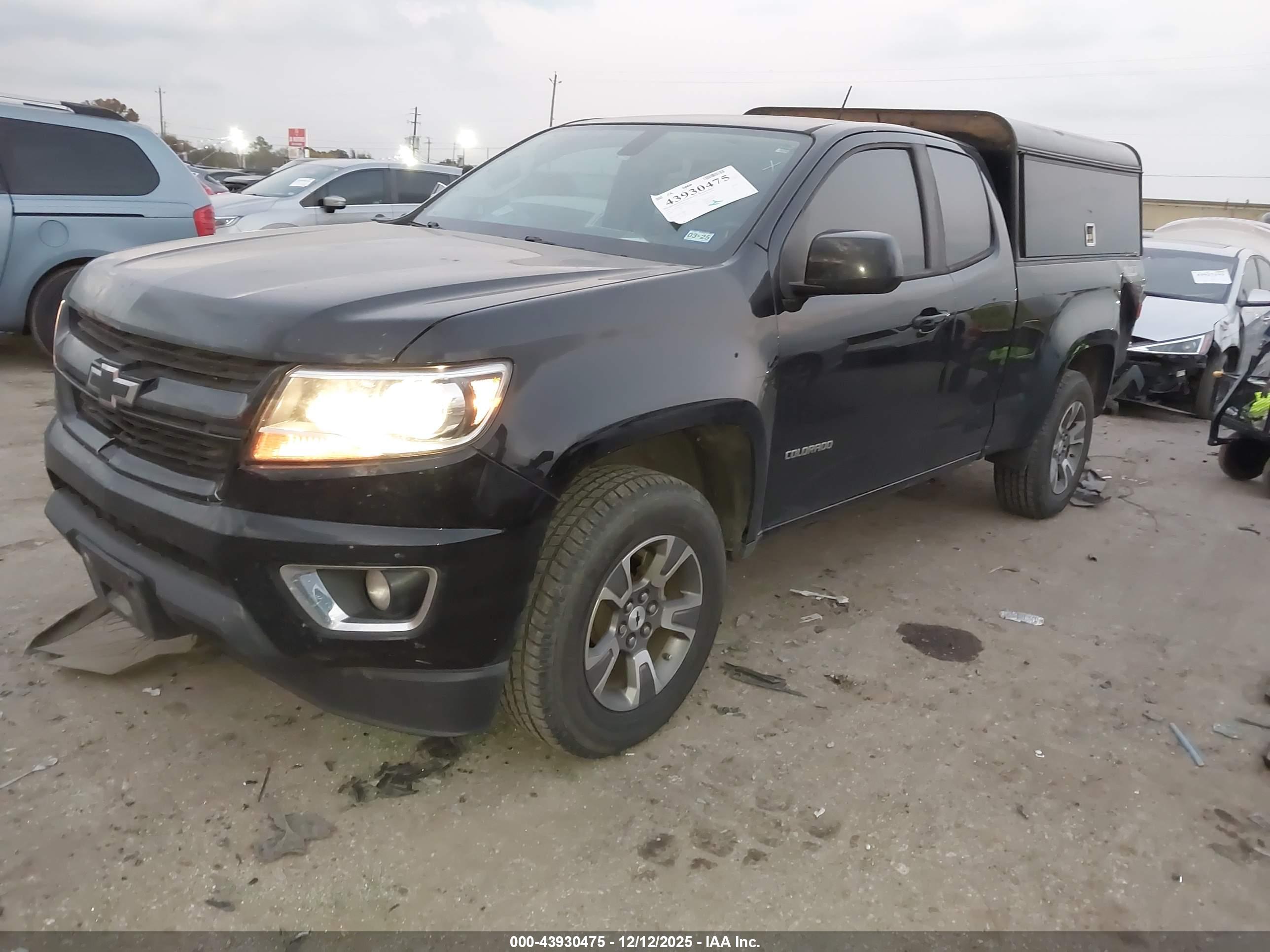 CHEVROLET COLORADO image 2