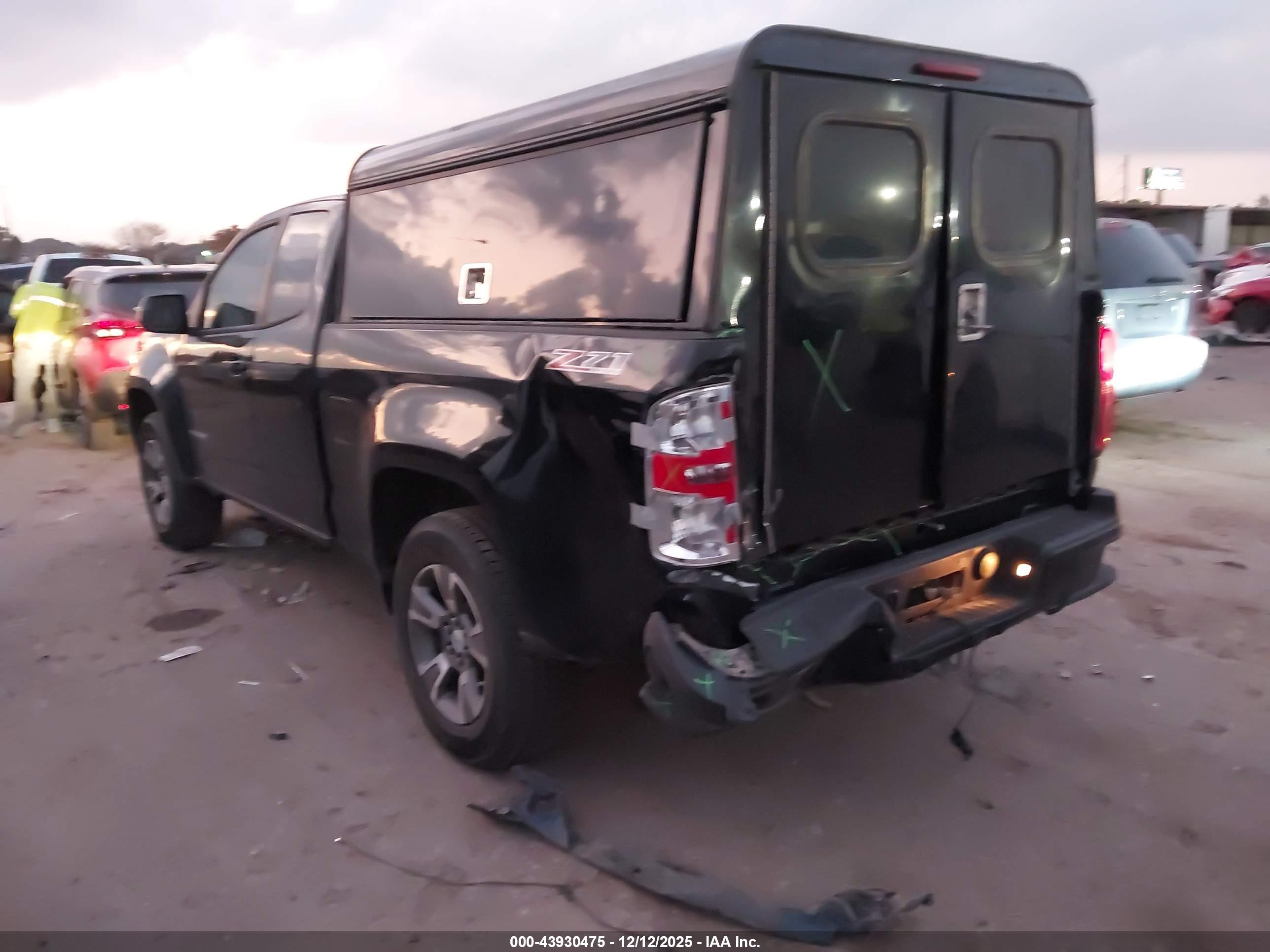 CHEVROLET COLORADO image 3