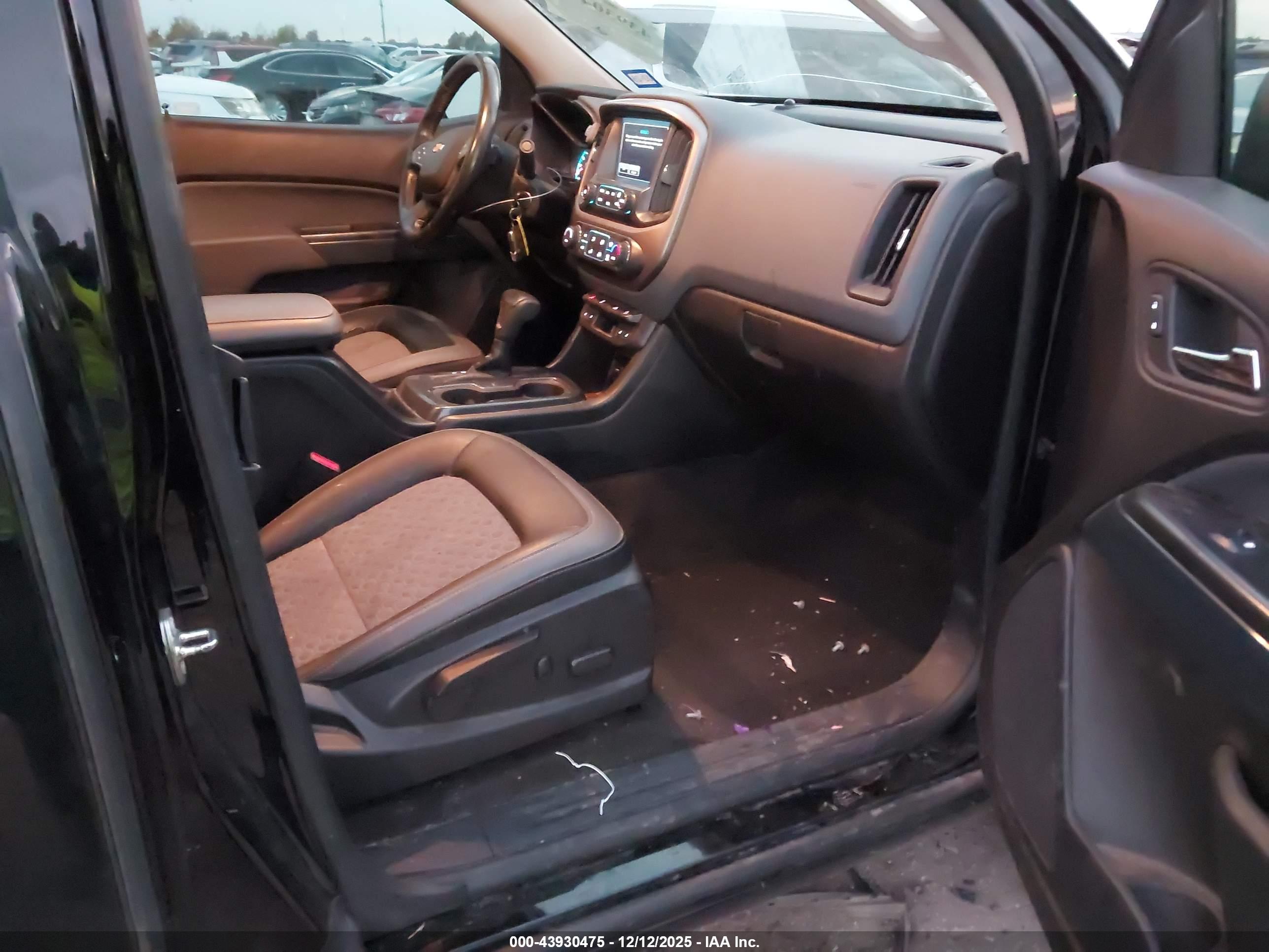 CHEVROLET COLORADO image 5