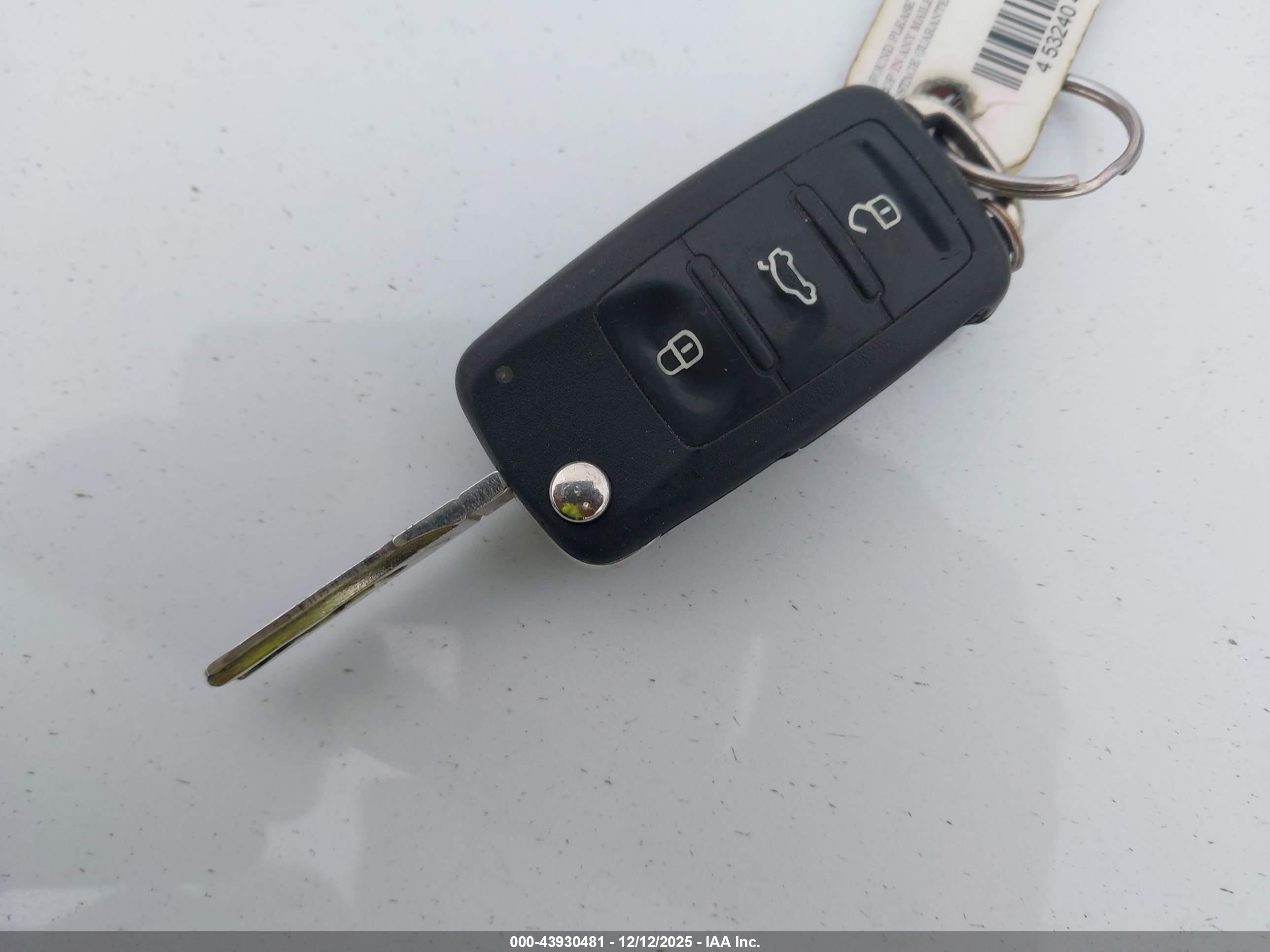 VOLKSWAGEN GOLF image 11
