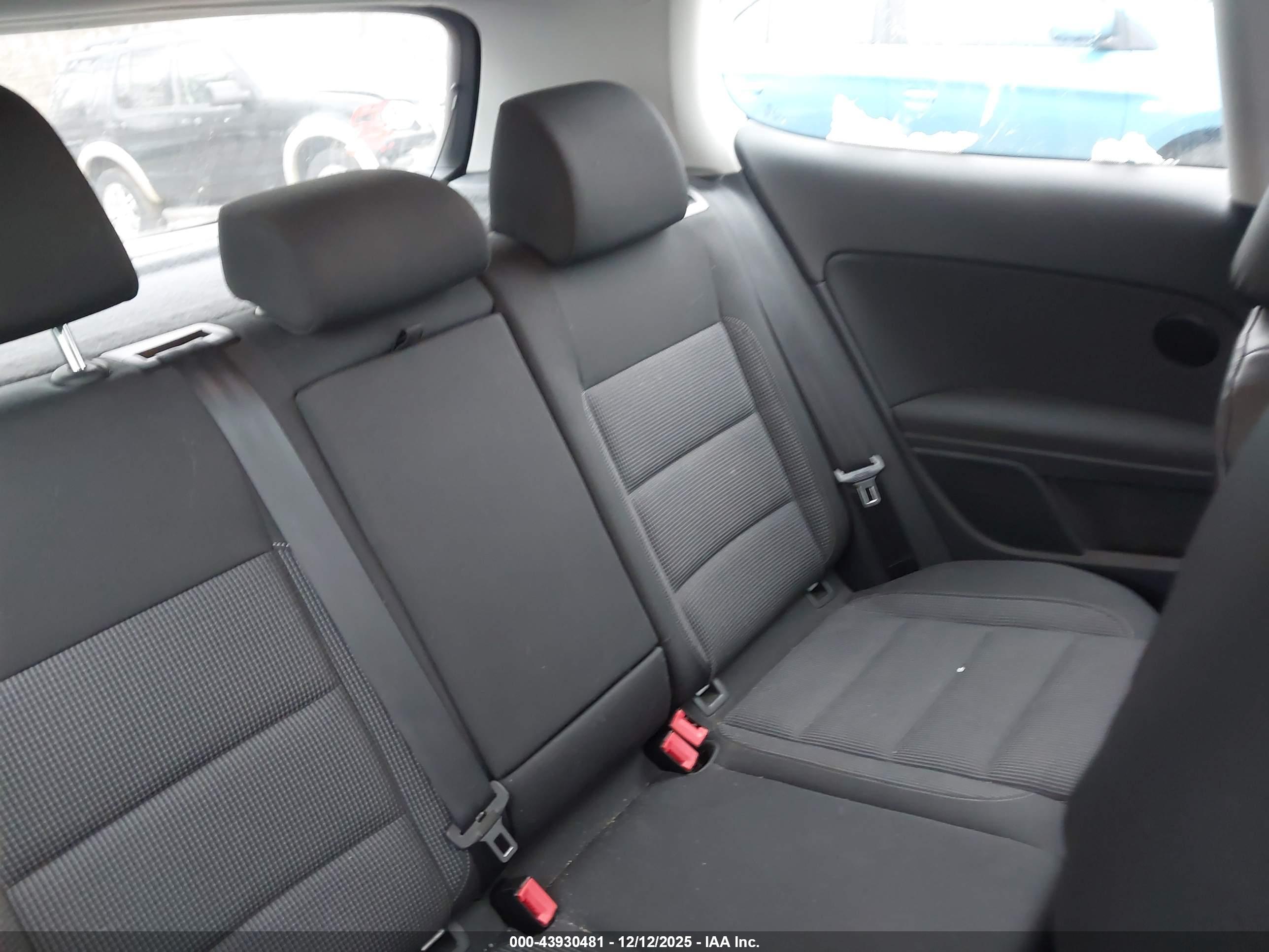 VOLKSWAGEN GOLF image 8