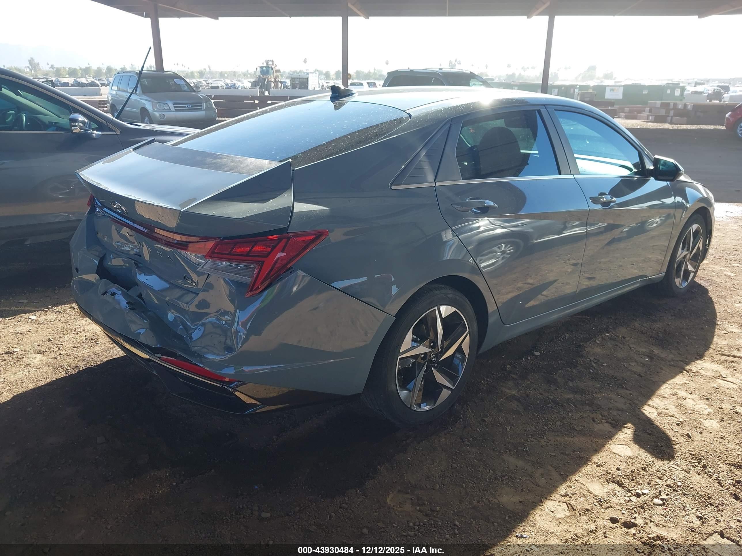 HYUNDAI ELANTRA image 4