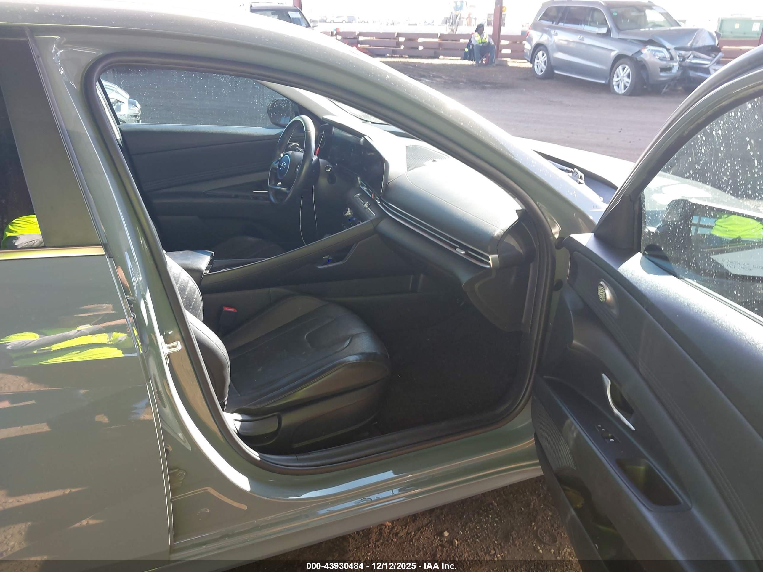HYUNDAI ELANTRA image 5