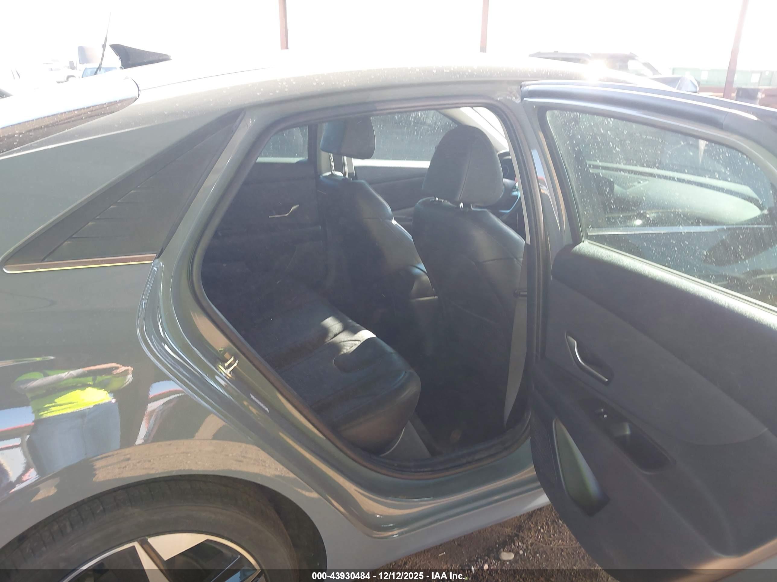HYUNDAI ELANTRA image 8