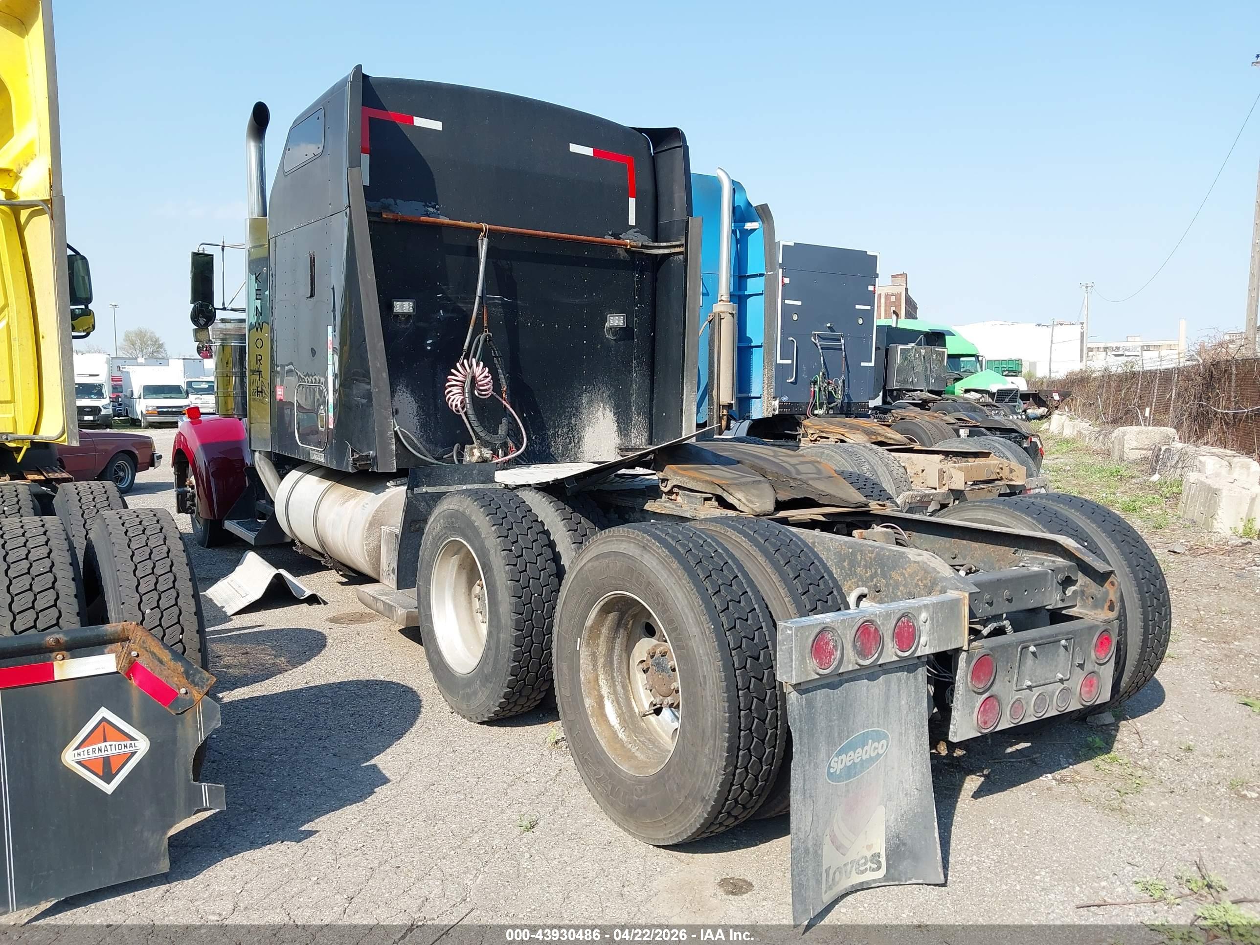 KENWORTH CONSTRUCTION image 3