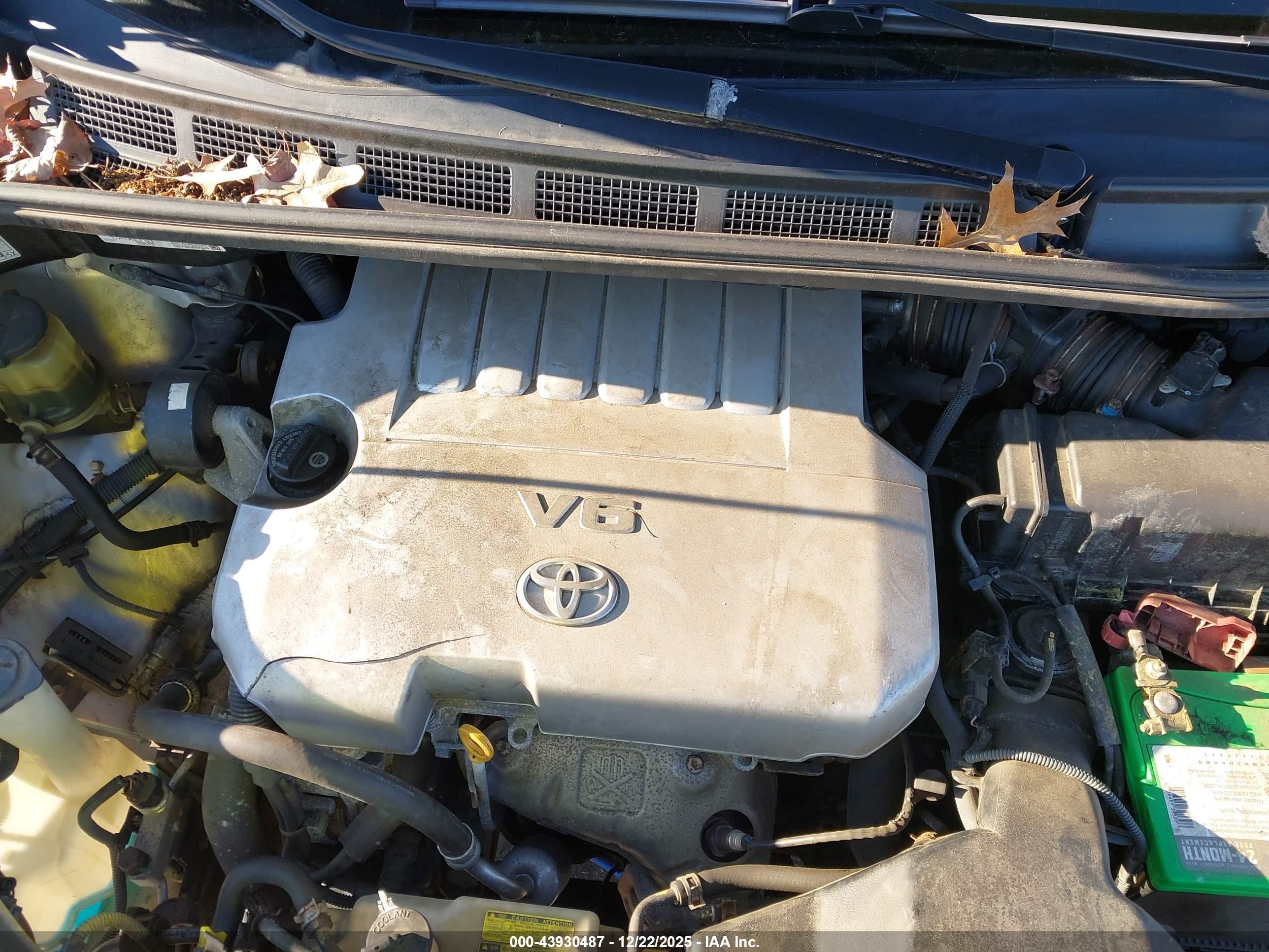 TOYOTA SIENNA image 10