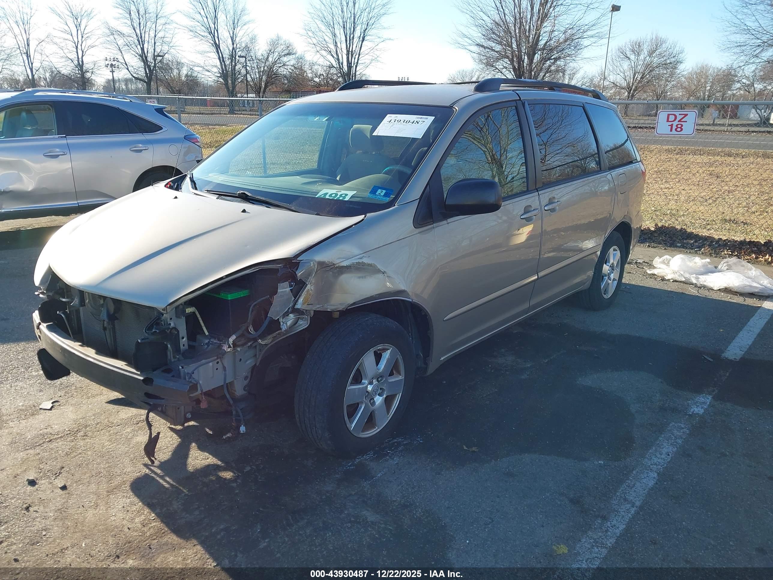 TOYOTA SIENNA image 2