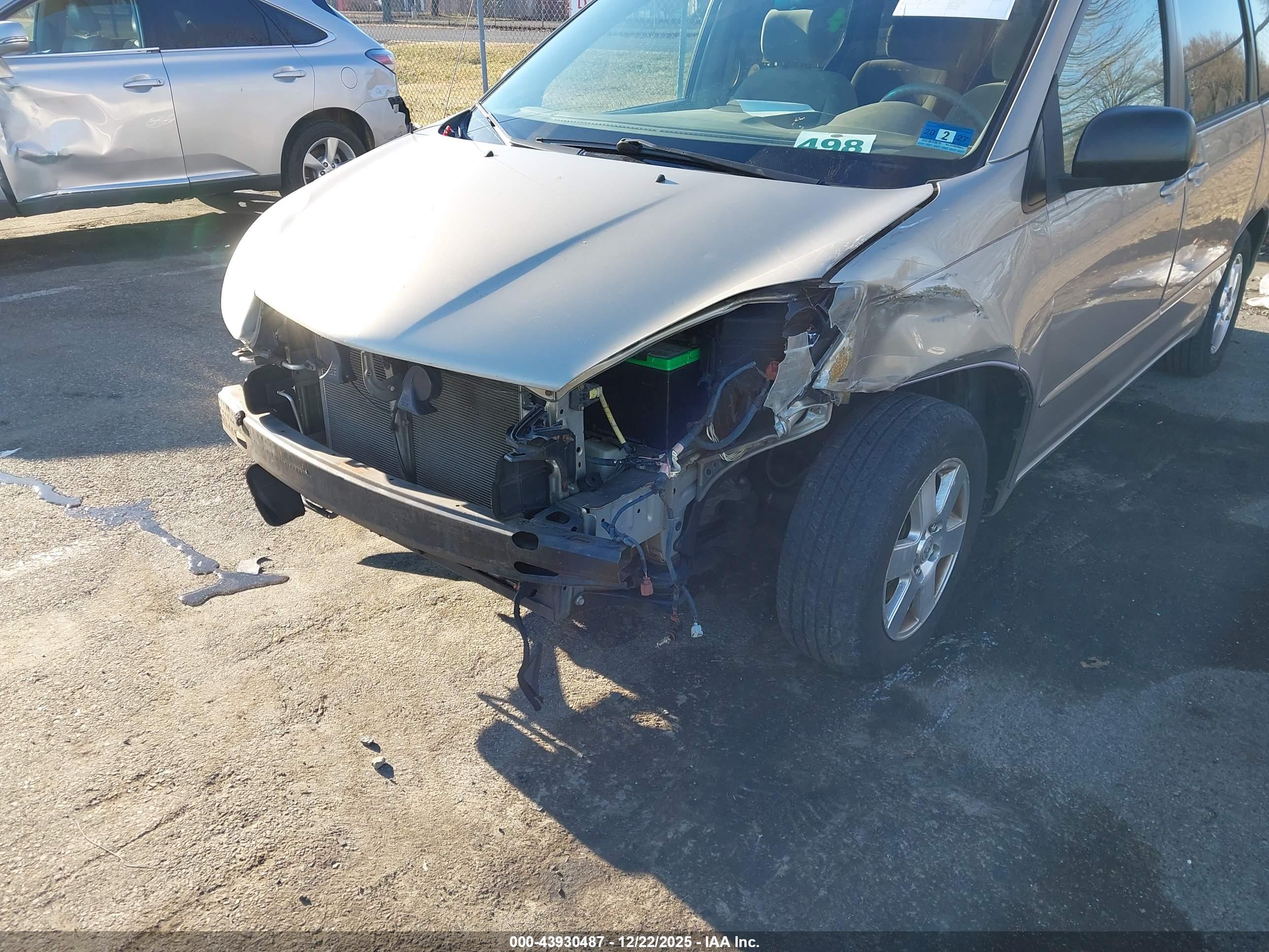 TOYOTA SIENNA image 6