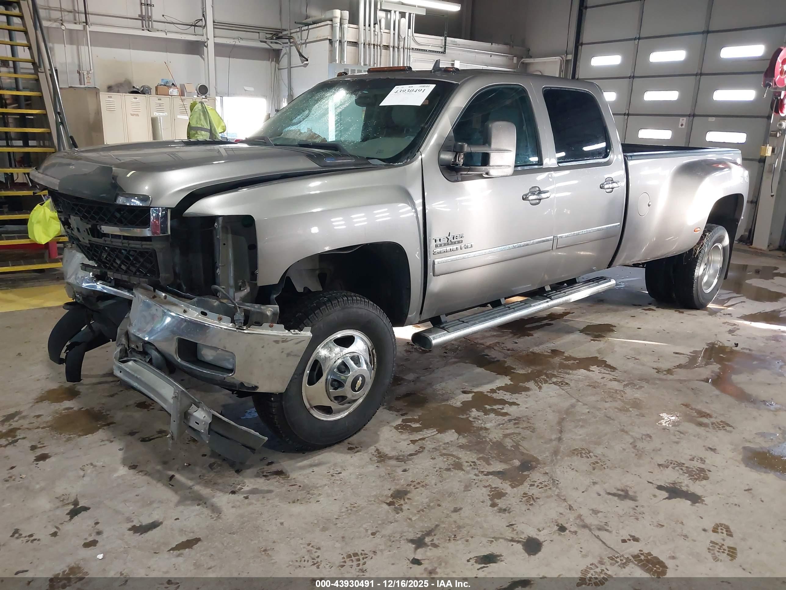 CHEVROLET SILVERADO image 2