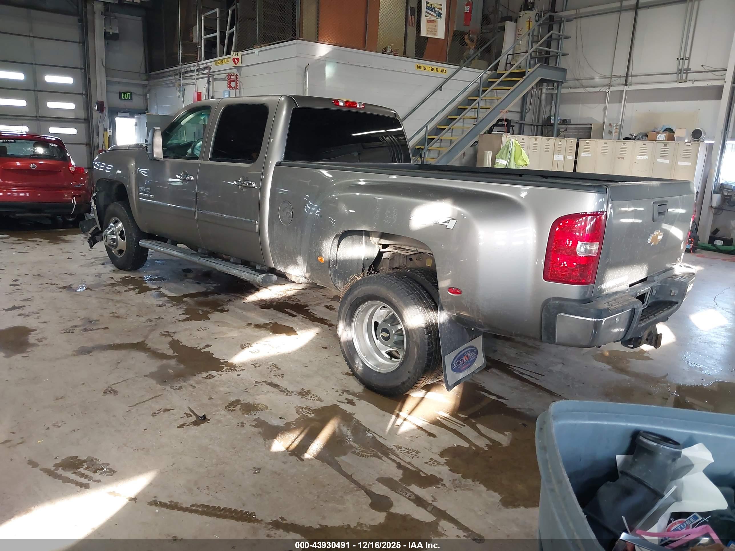 CHEVROLET SILVERADO image 3