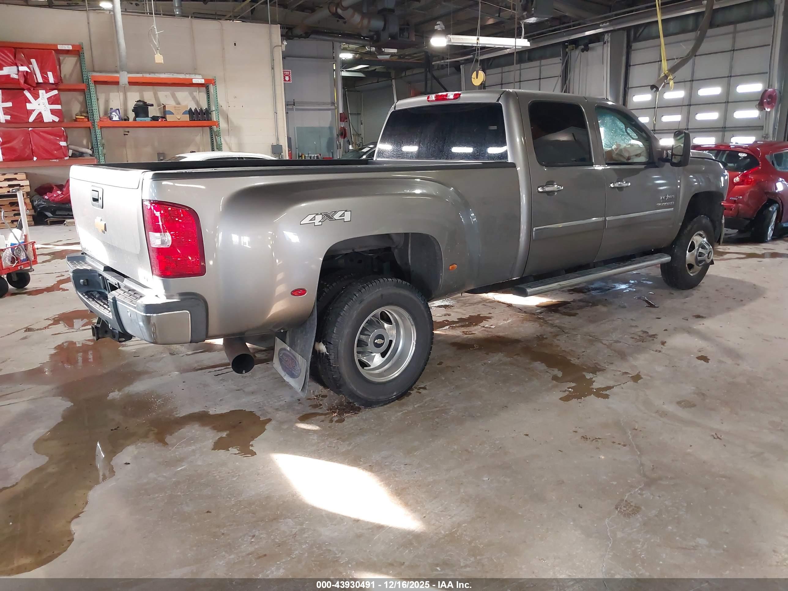 CHEVROLET SILVERADO image 4