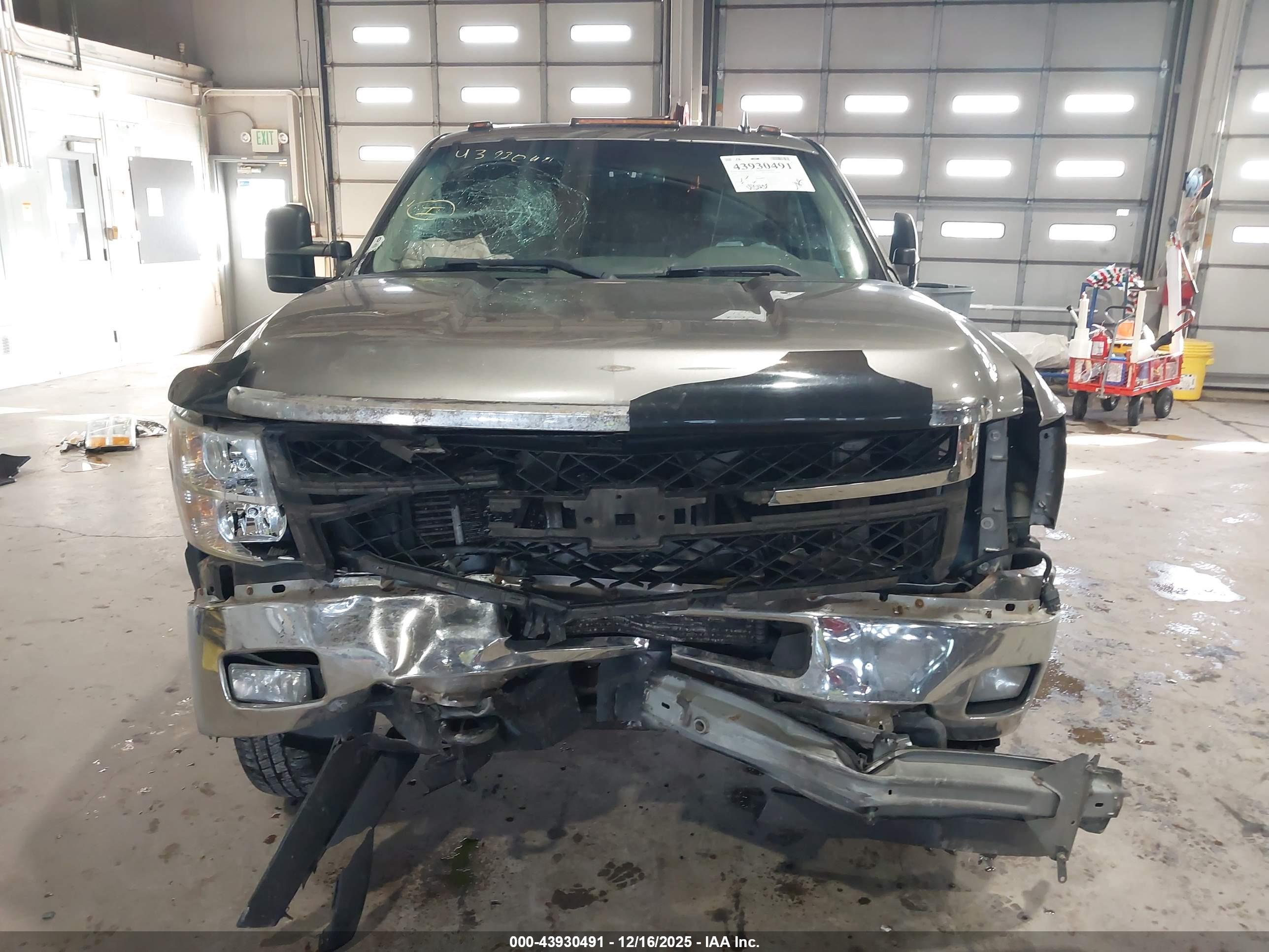 CHEVROLET SILVERADO image 6