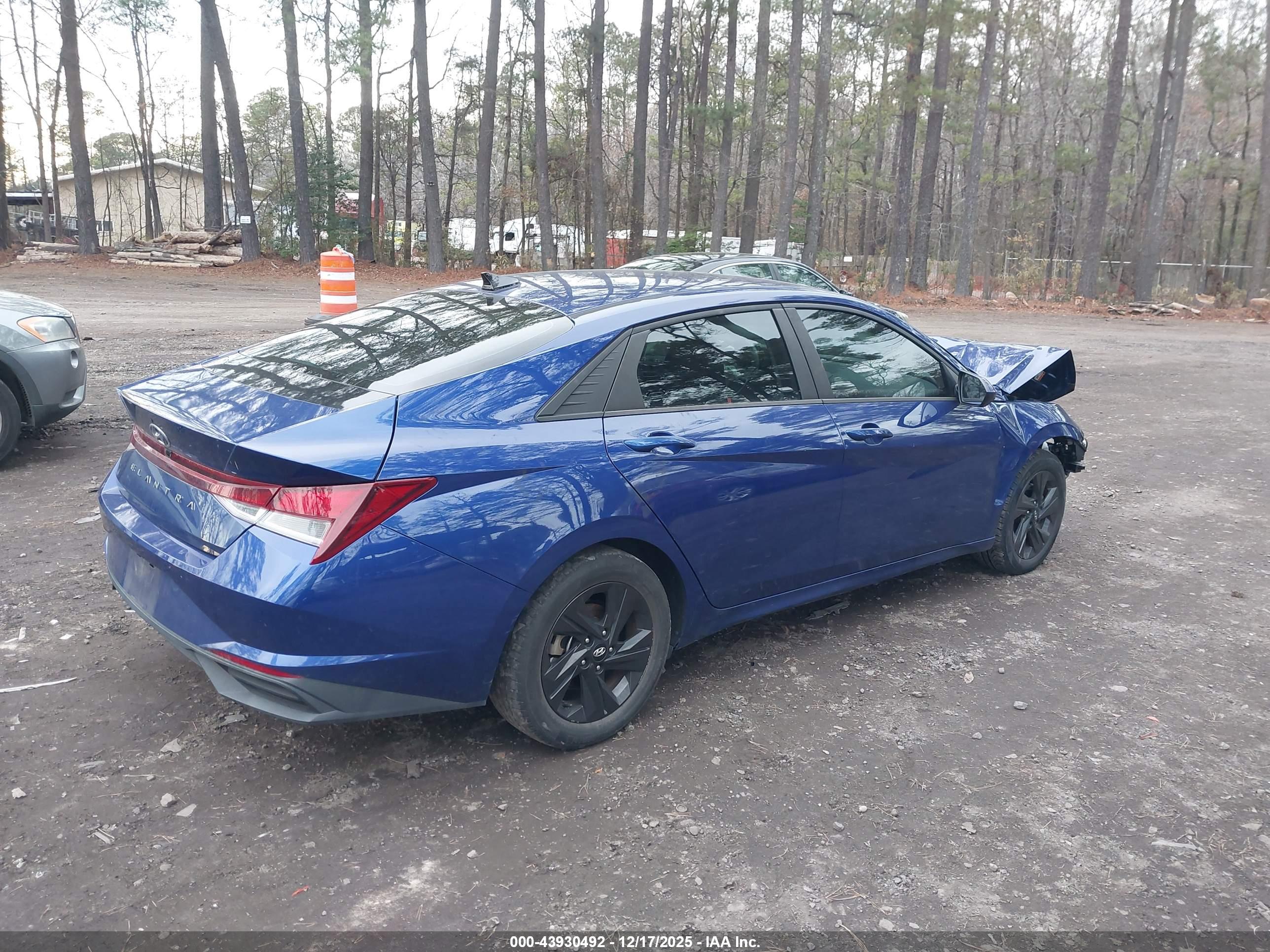 HYUNDAI ELANTRA image 4