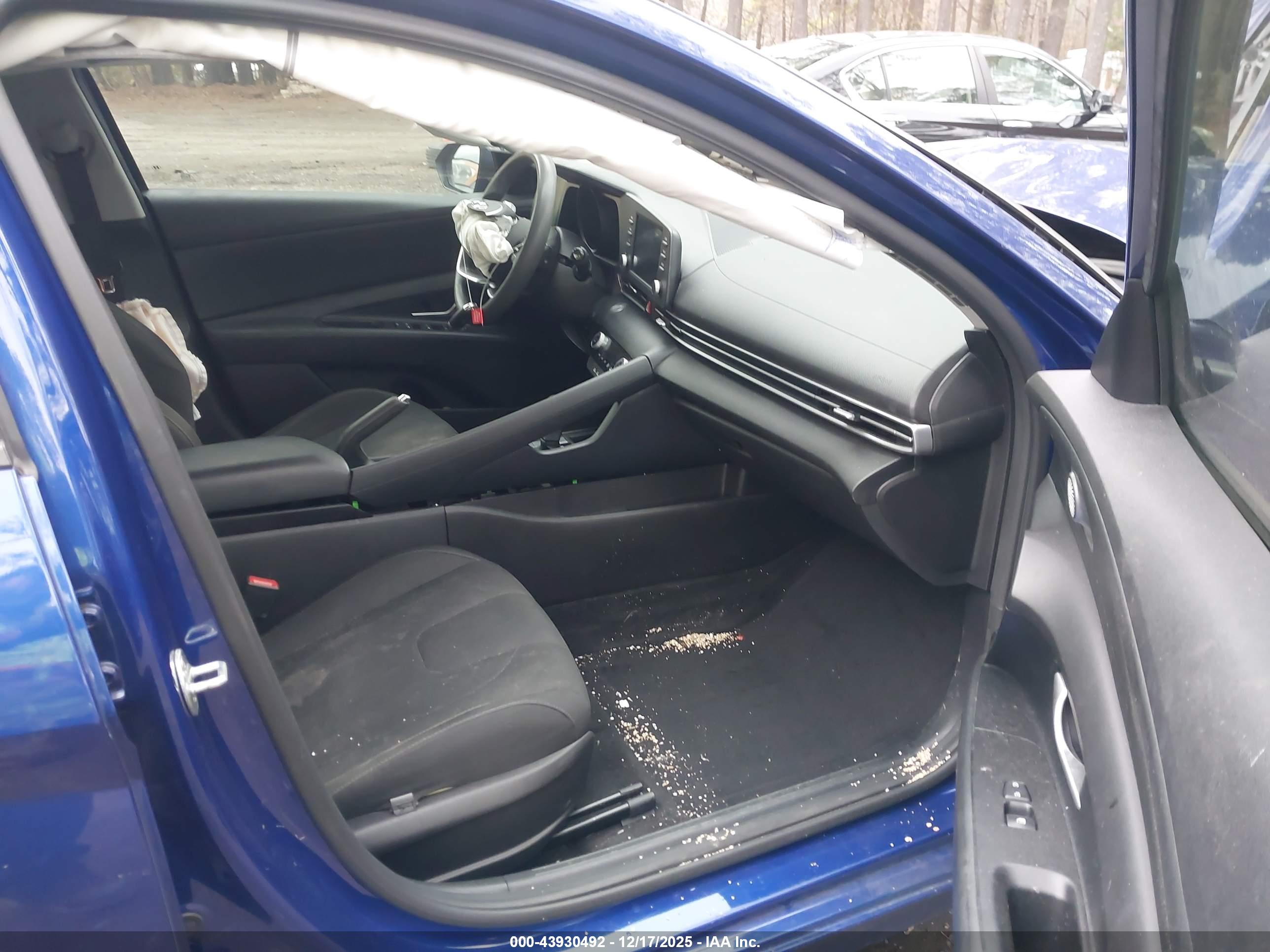 HYUNDAI ELANTRA image 5