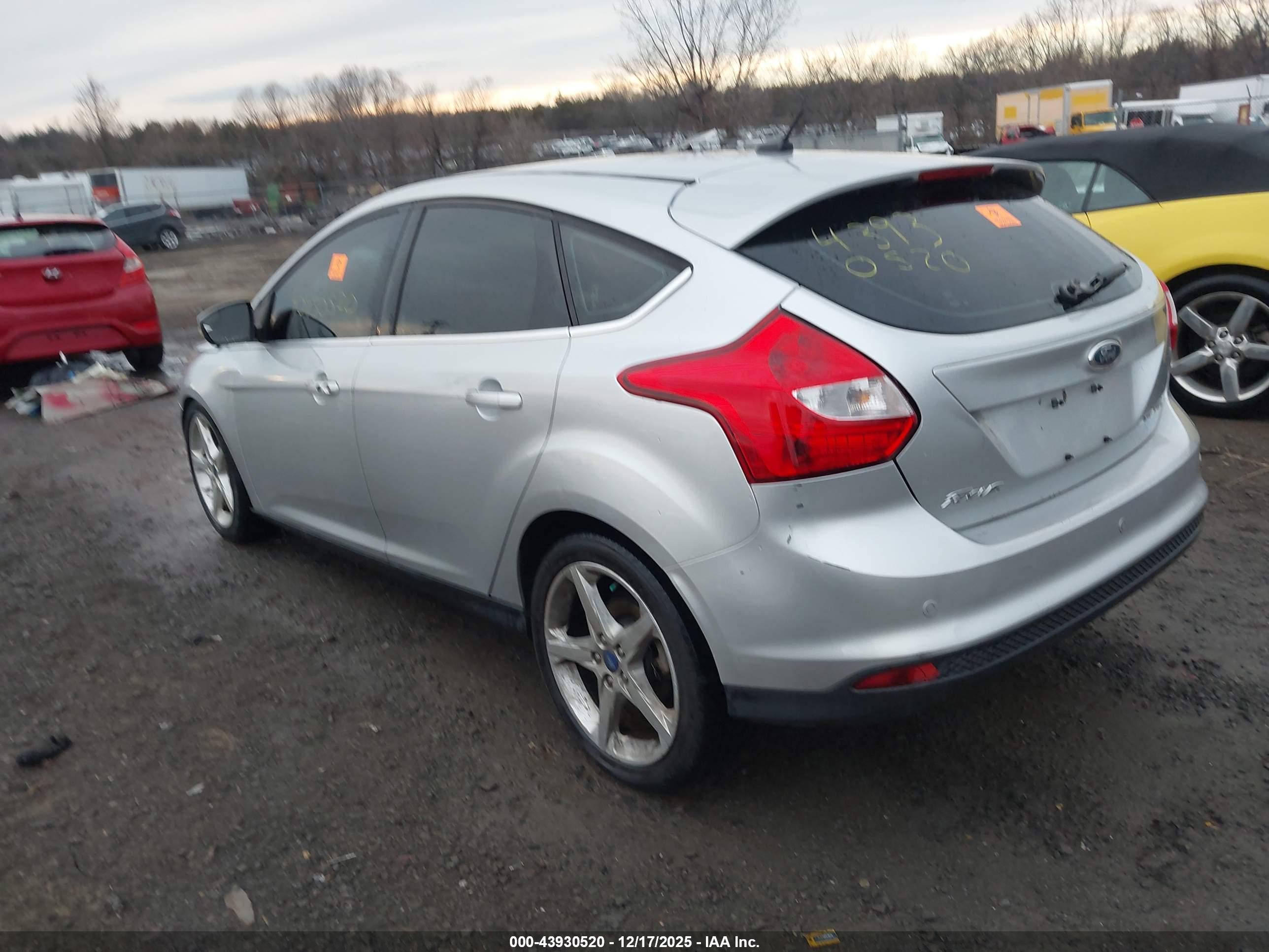 FORD FOCUS image 3