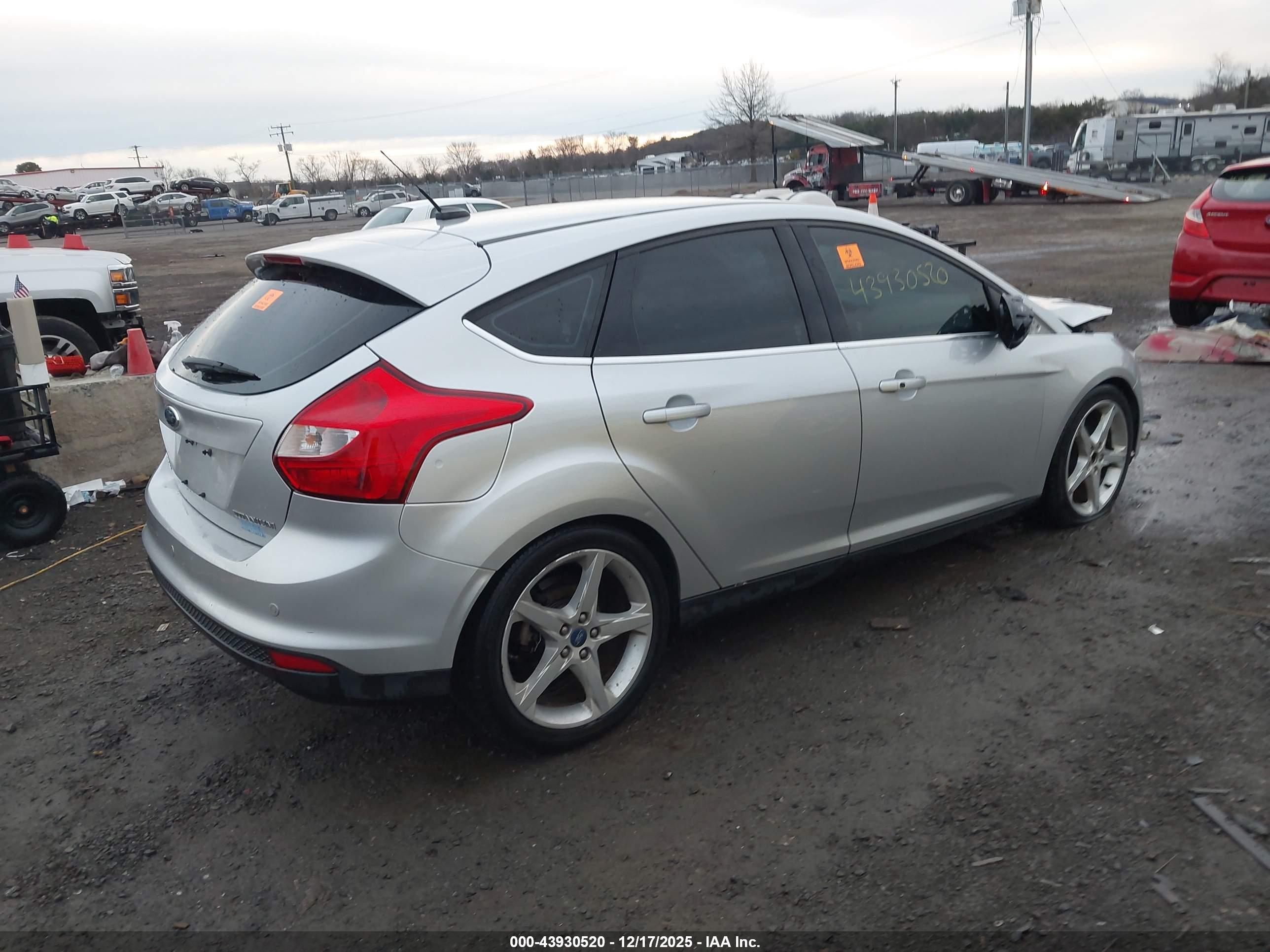 FORD FOCUS image 4