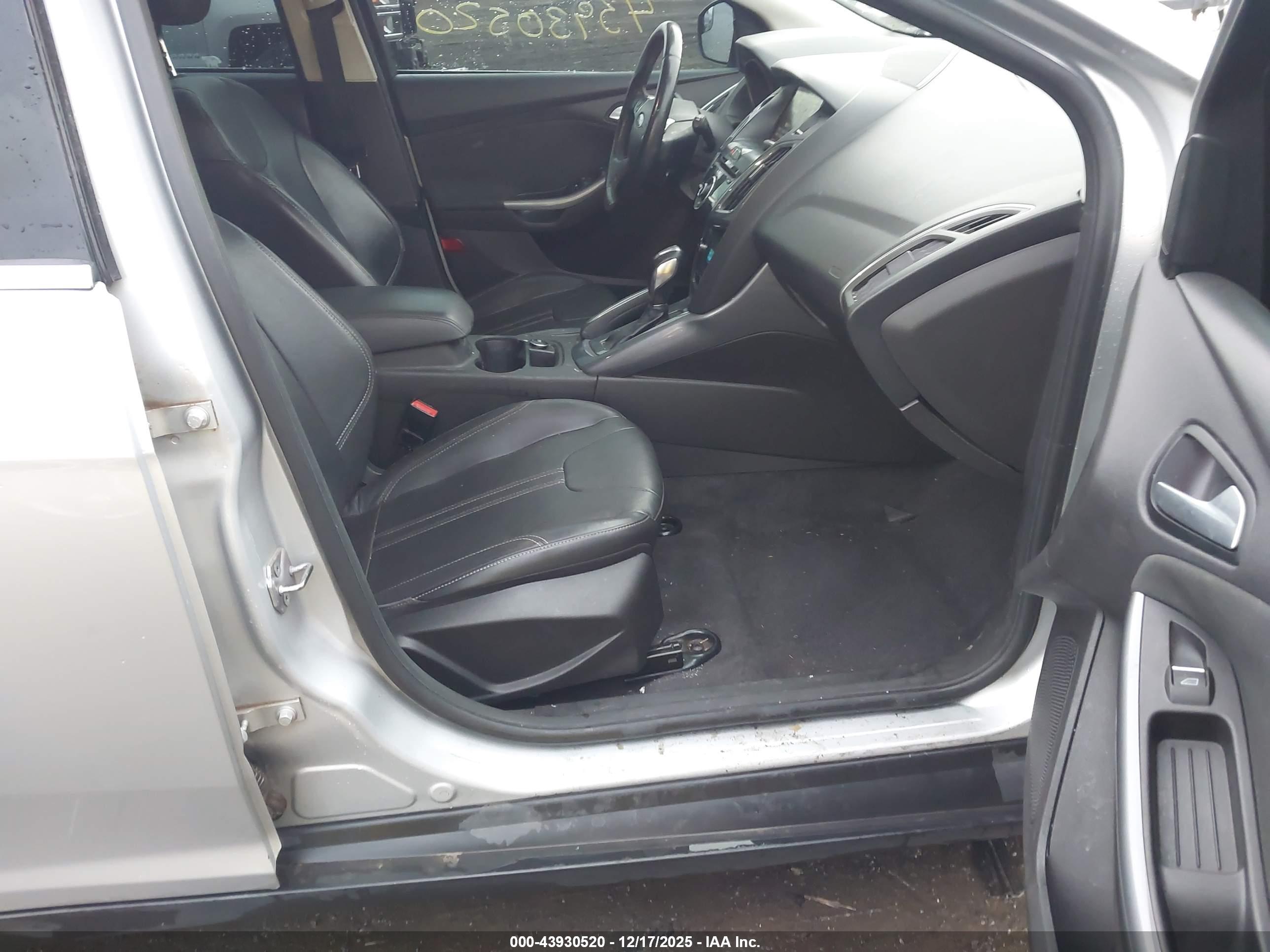 FORD FOCUS image 5